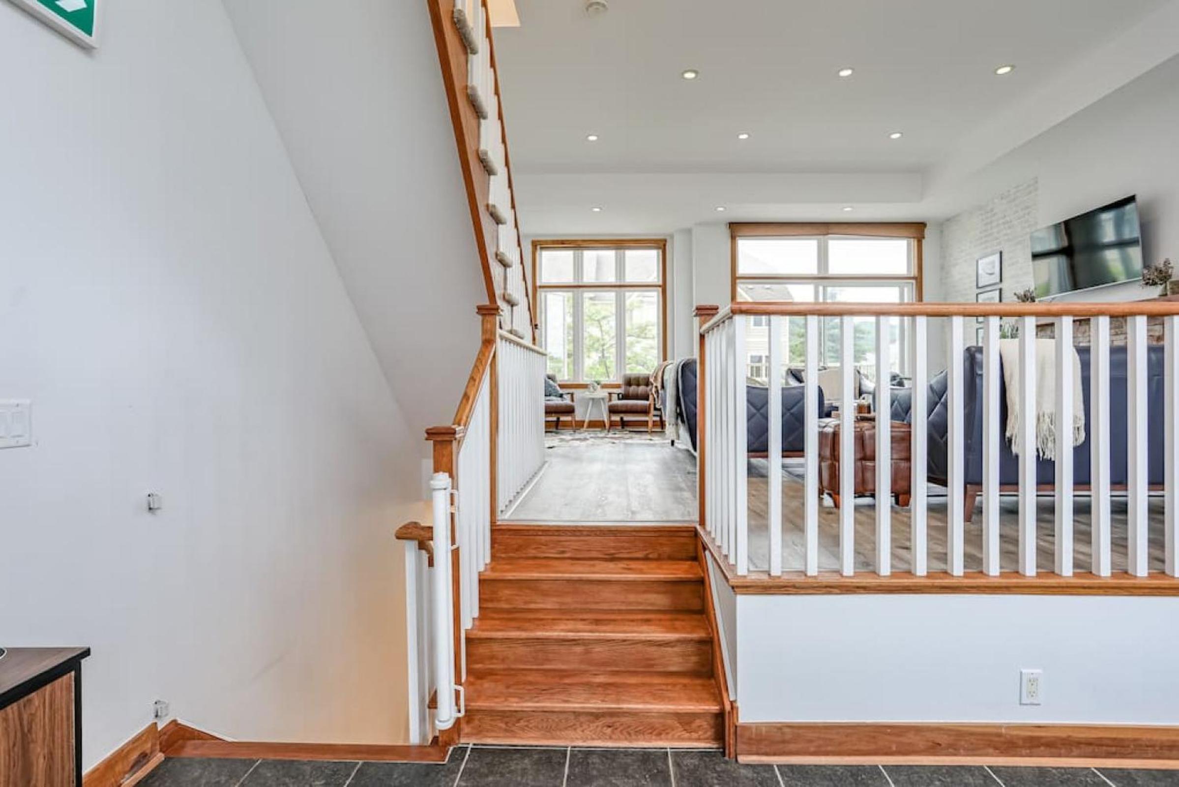 The Parker House Gorgeous Light and Spacious Chalet 86100