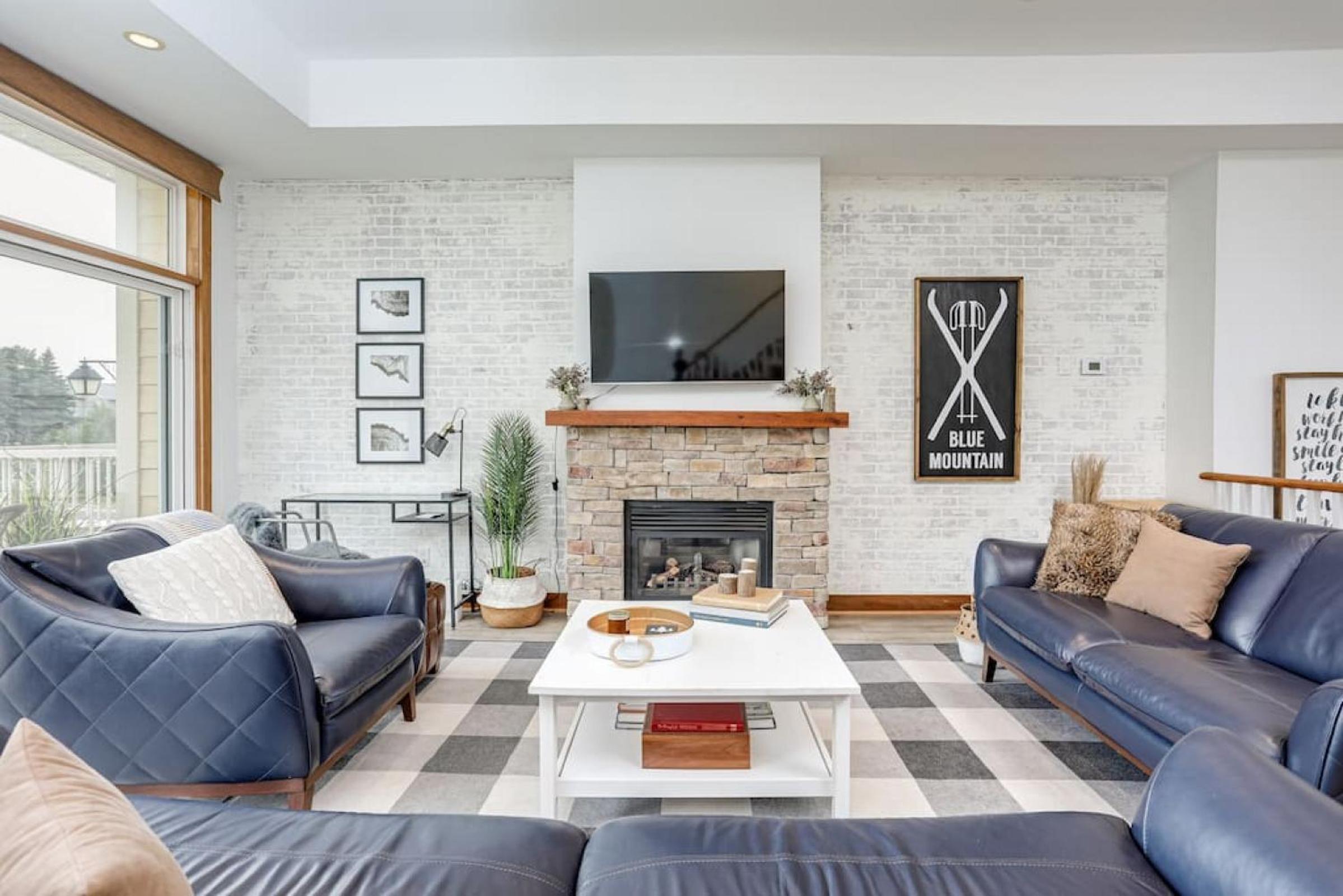 The Parker House Gorgeous Light and Spacious Chalet 86100