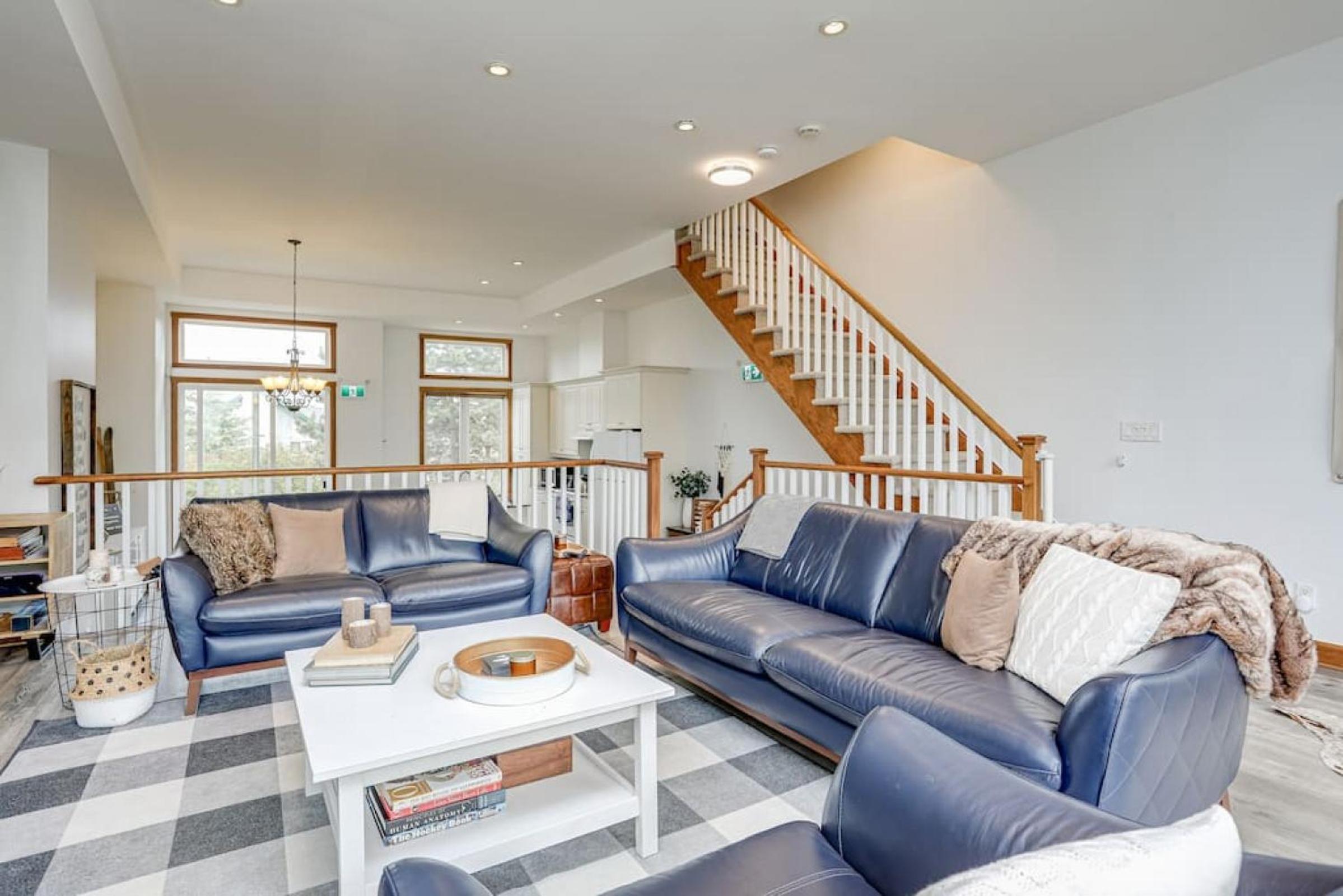 The Parker House Gorgeous Light and Spacious Chalet 86100