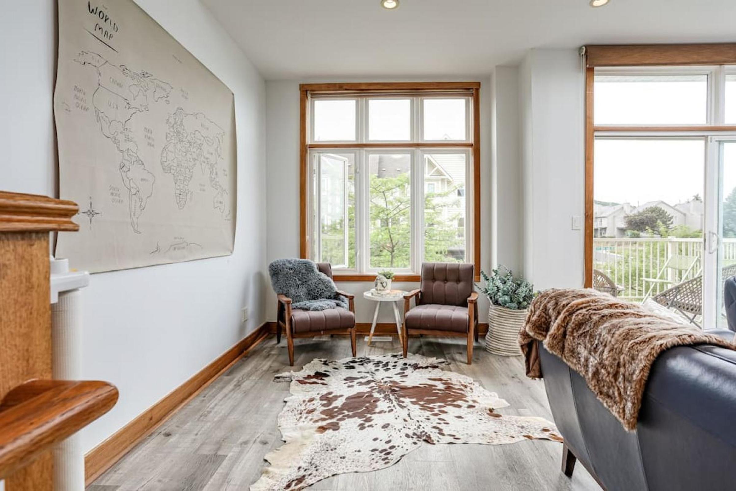 The Parker House Gorgeous Light and Spacious Chalet 86100