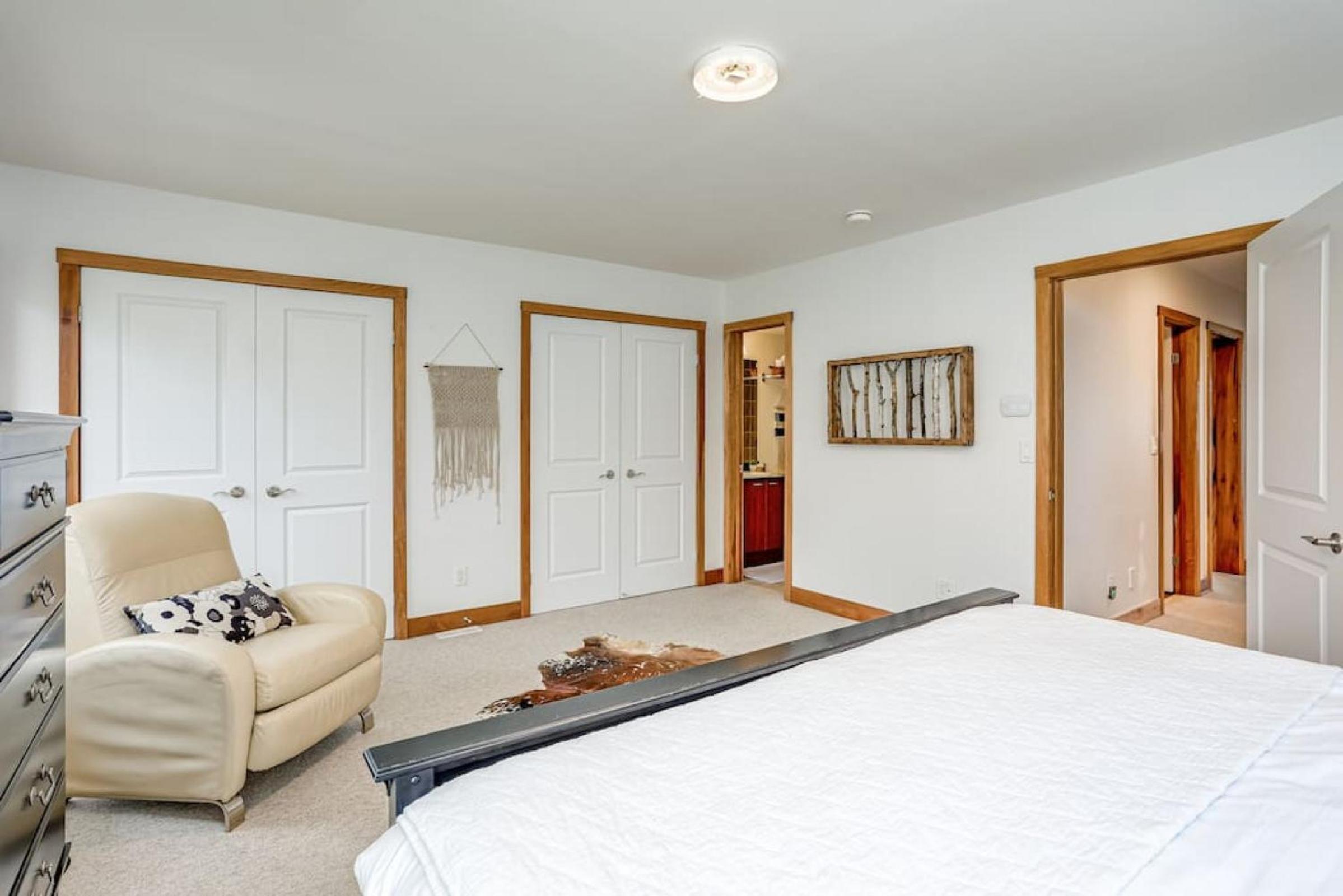 The Parker House Gorgeous Light and Spacious Chalet 86100