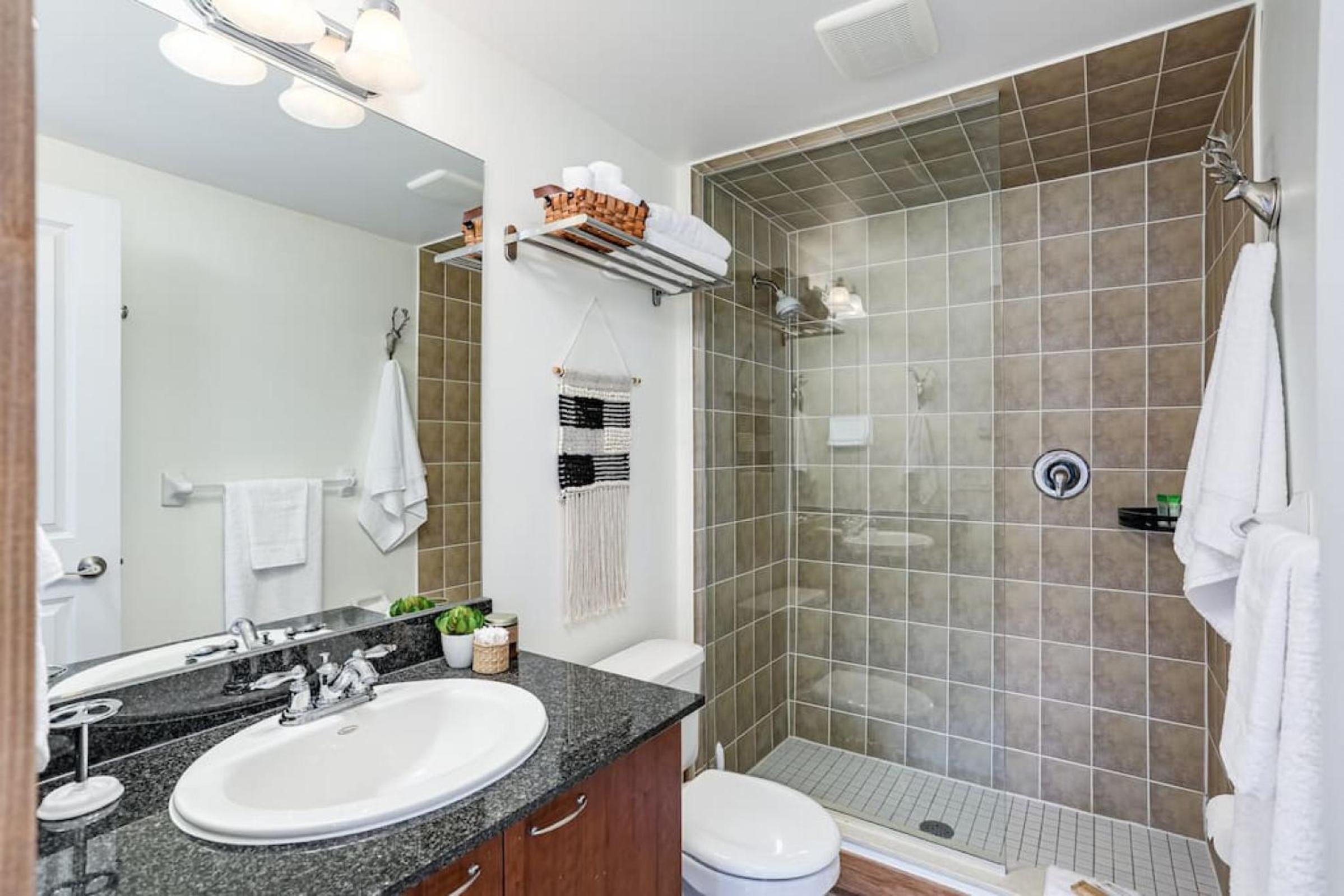 The Parker House Gorgeous Light and Spacious Chalet 86100