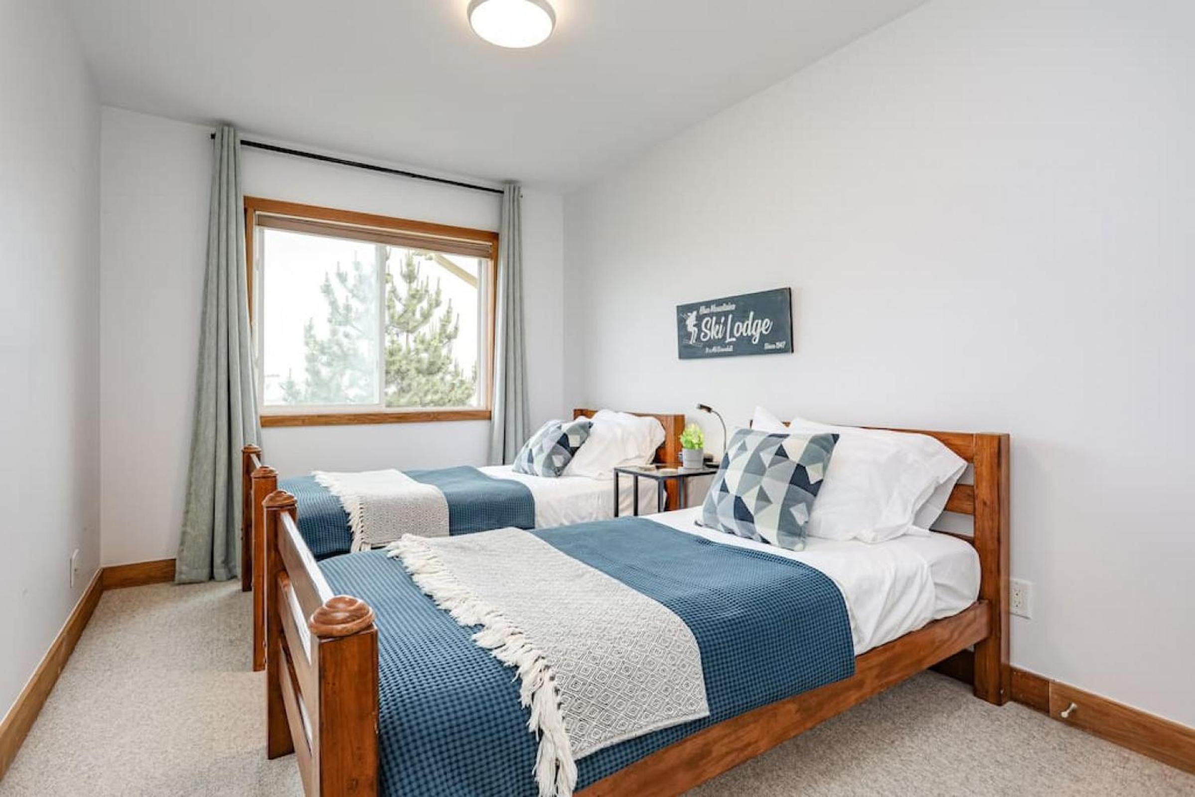 The Parker House Gorgeous Light and Spacious Chalet 86100