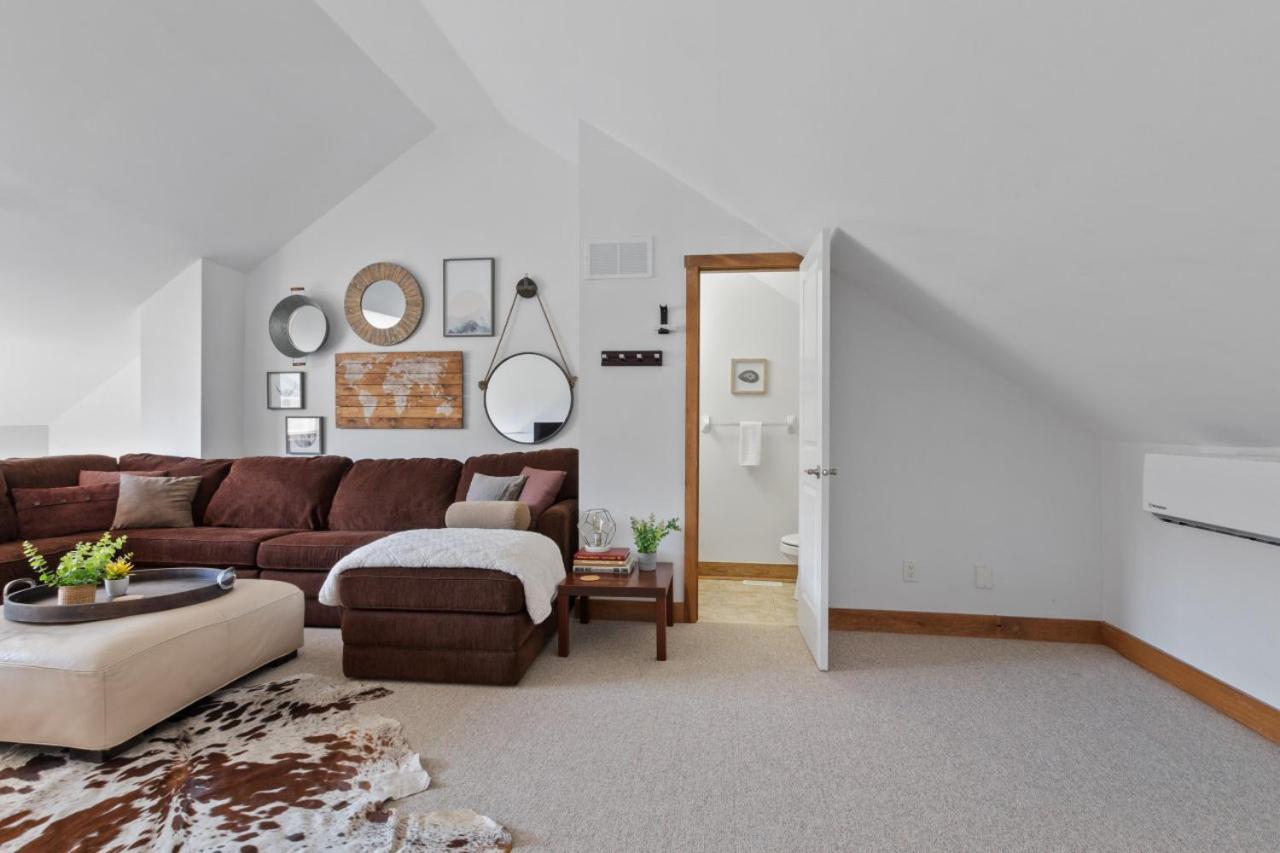 The Parker House Gorgeous Light and Spacious Chalet 86100