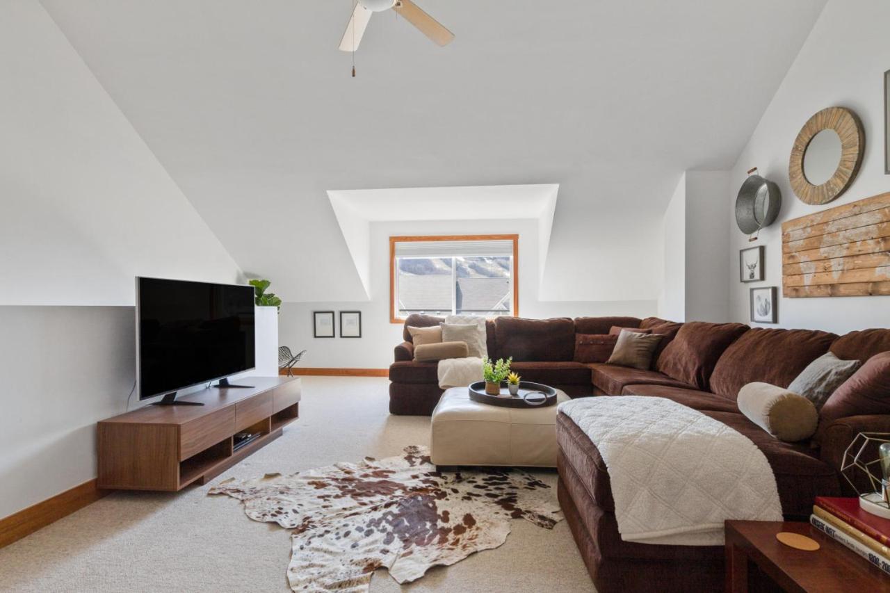 The Parker House Gorgeous Light and Spacious Chalet 86100