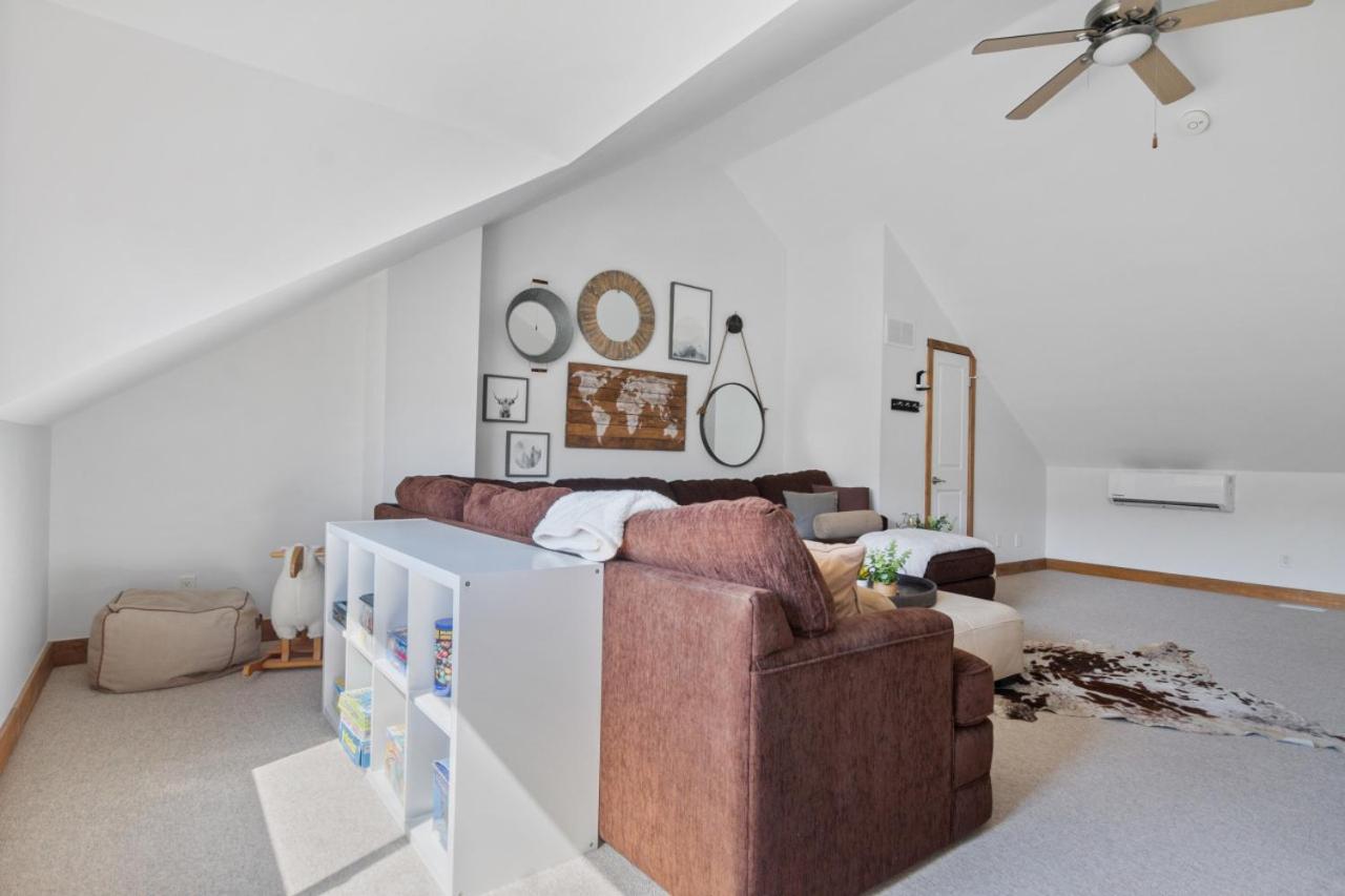 The Parker House Gorgeous Light and Spacious Chalet 86100