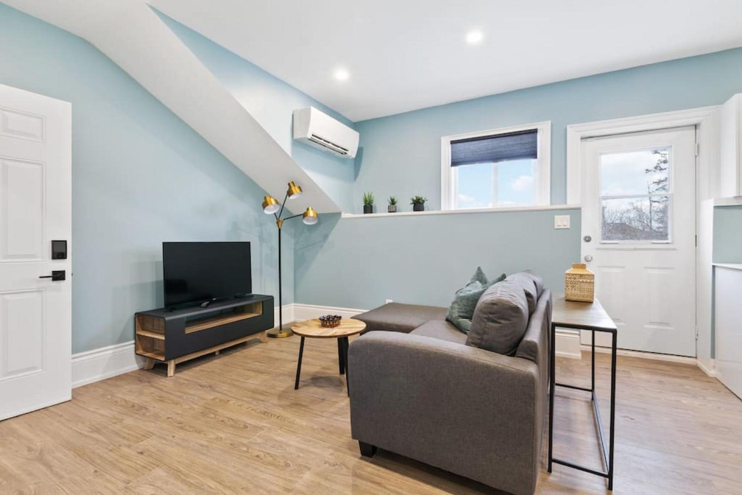 Bright and Spacious Condo in Downtown Collingwood 97043