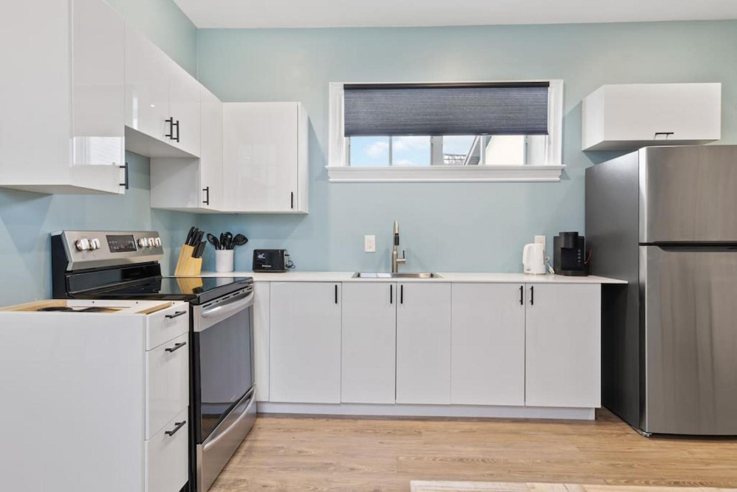 Luxury Contemporary Condo in Downtown Collingwood 97044