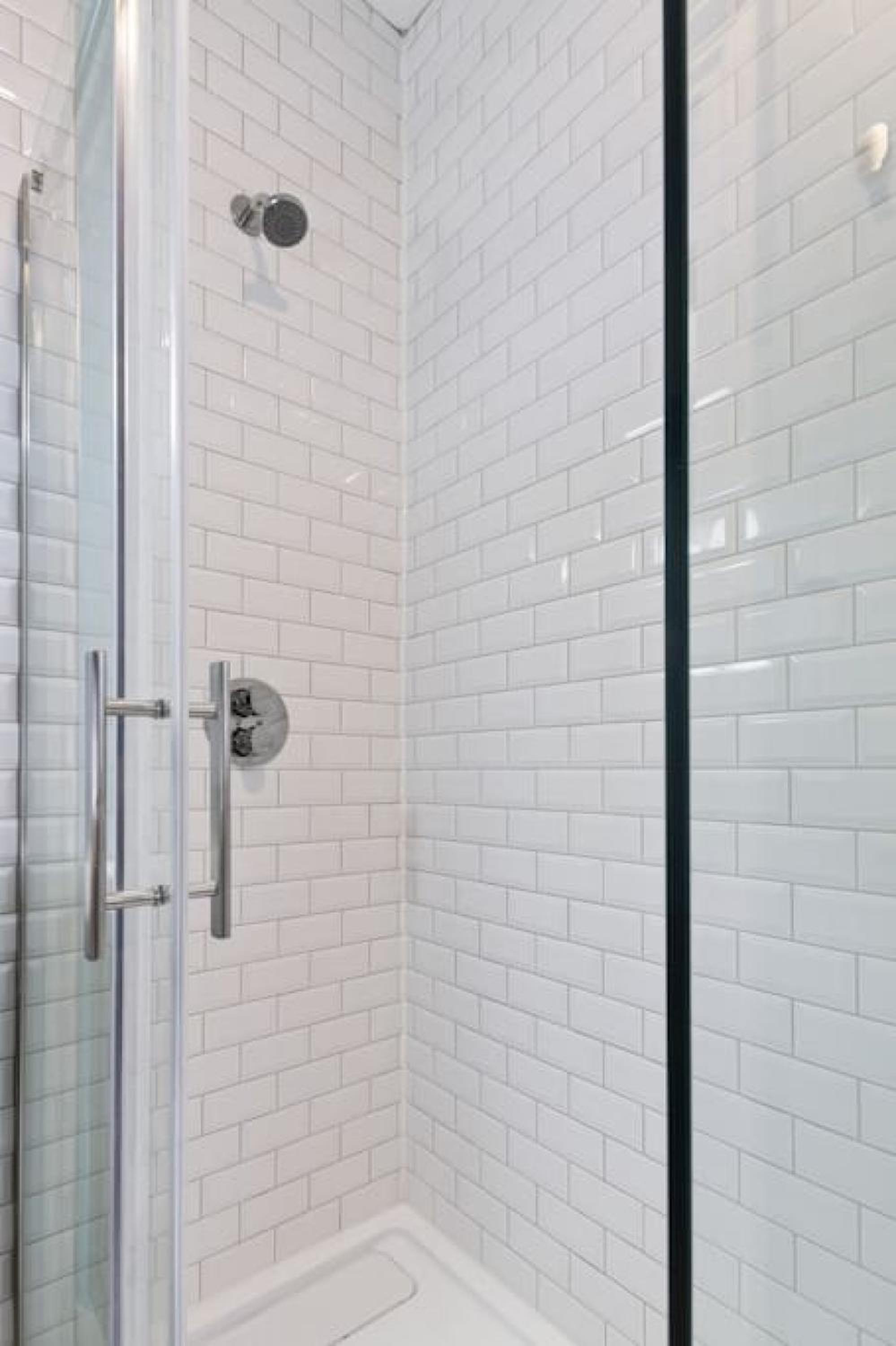 Luxury Contemporary Condo in Downtown Collingwood 97044