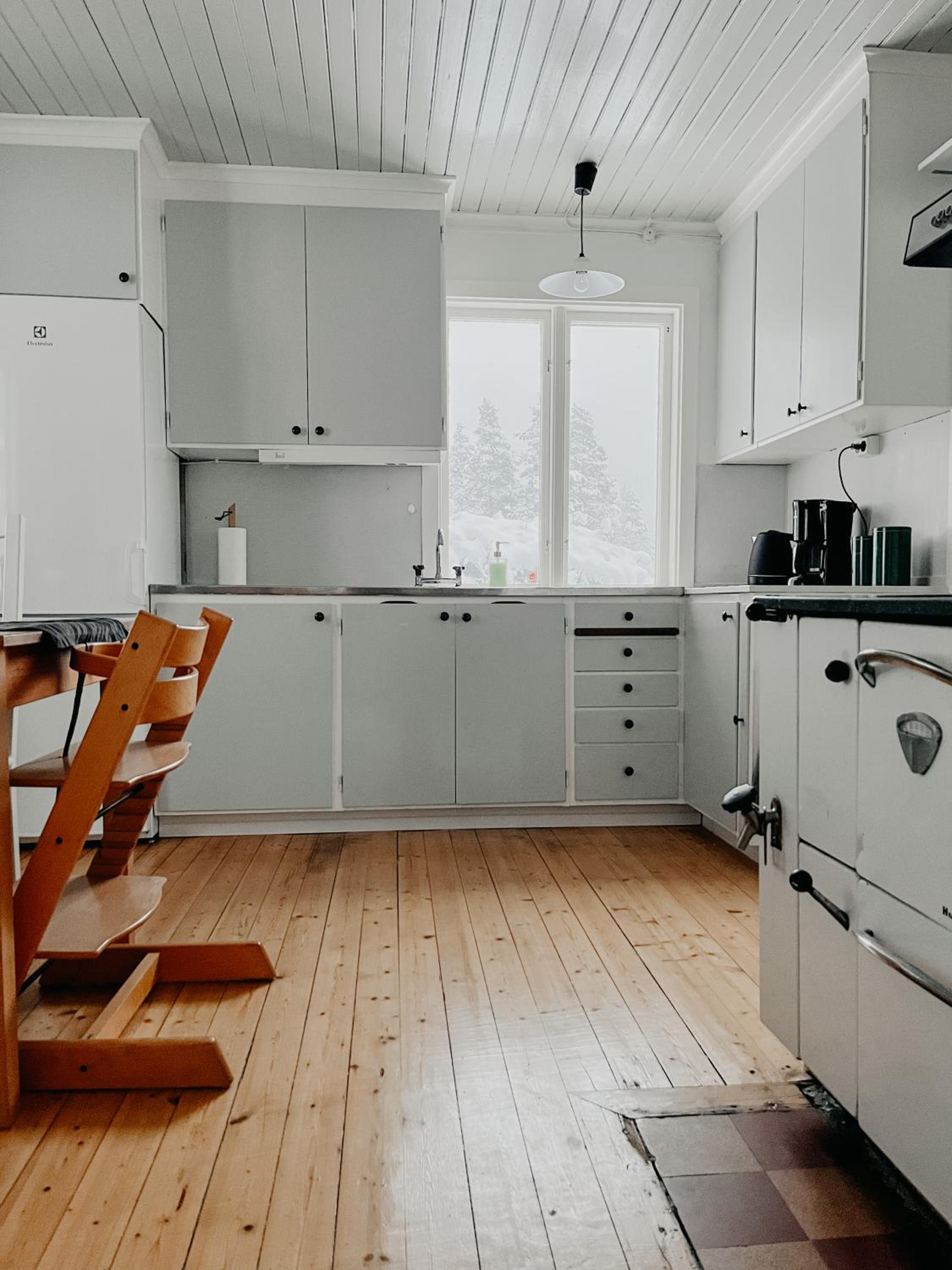 Charming house with wood stove near lake view 4