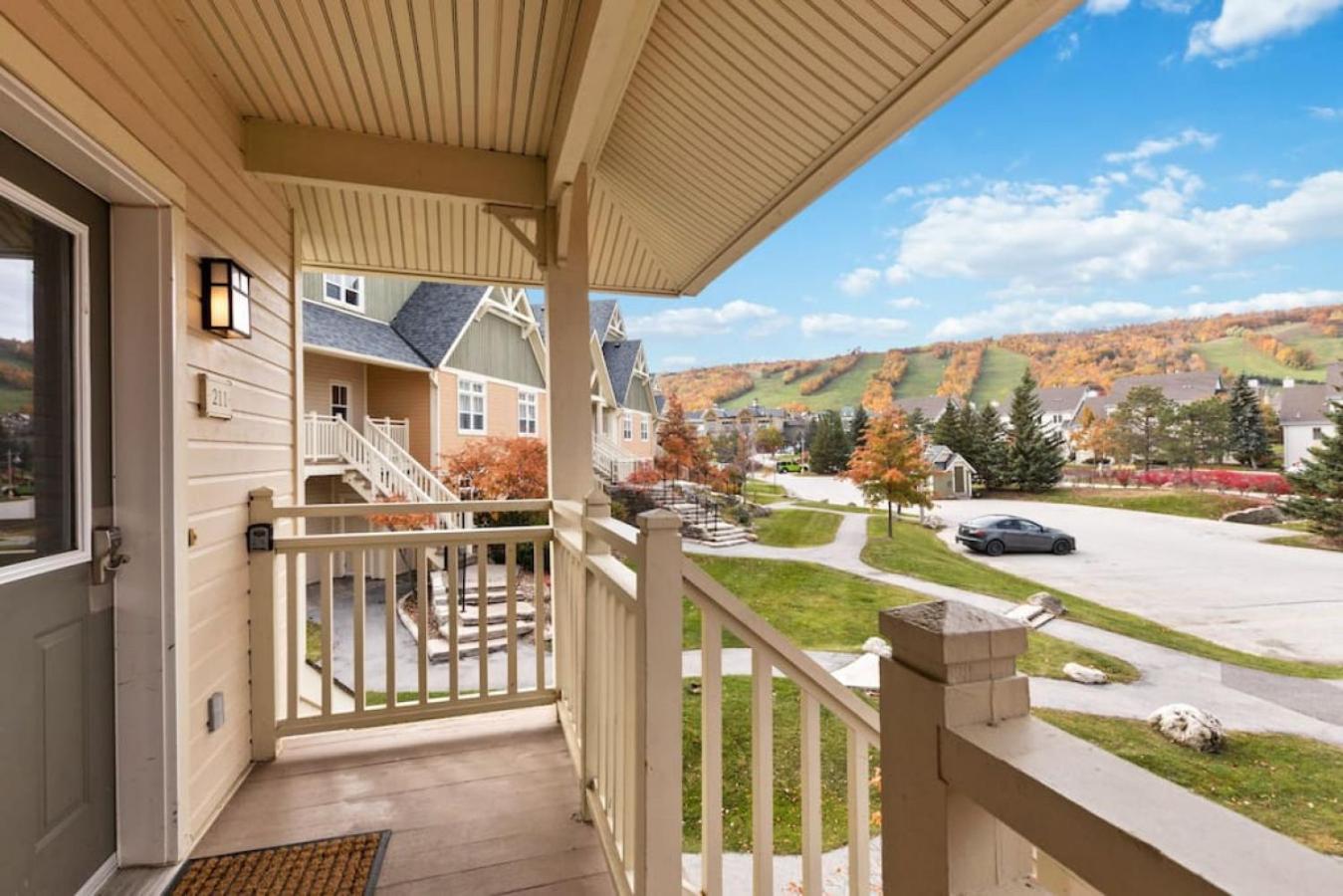 Spectacular Rivergrass Chalet Steps to Blue Mtn