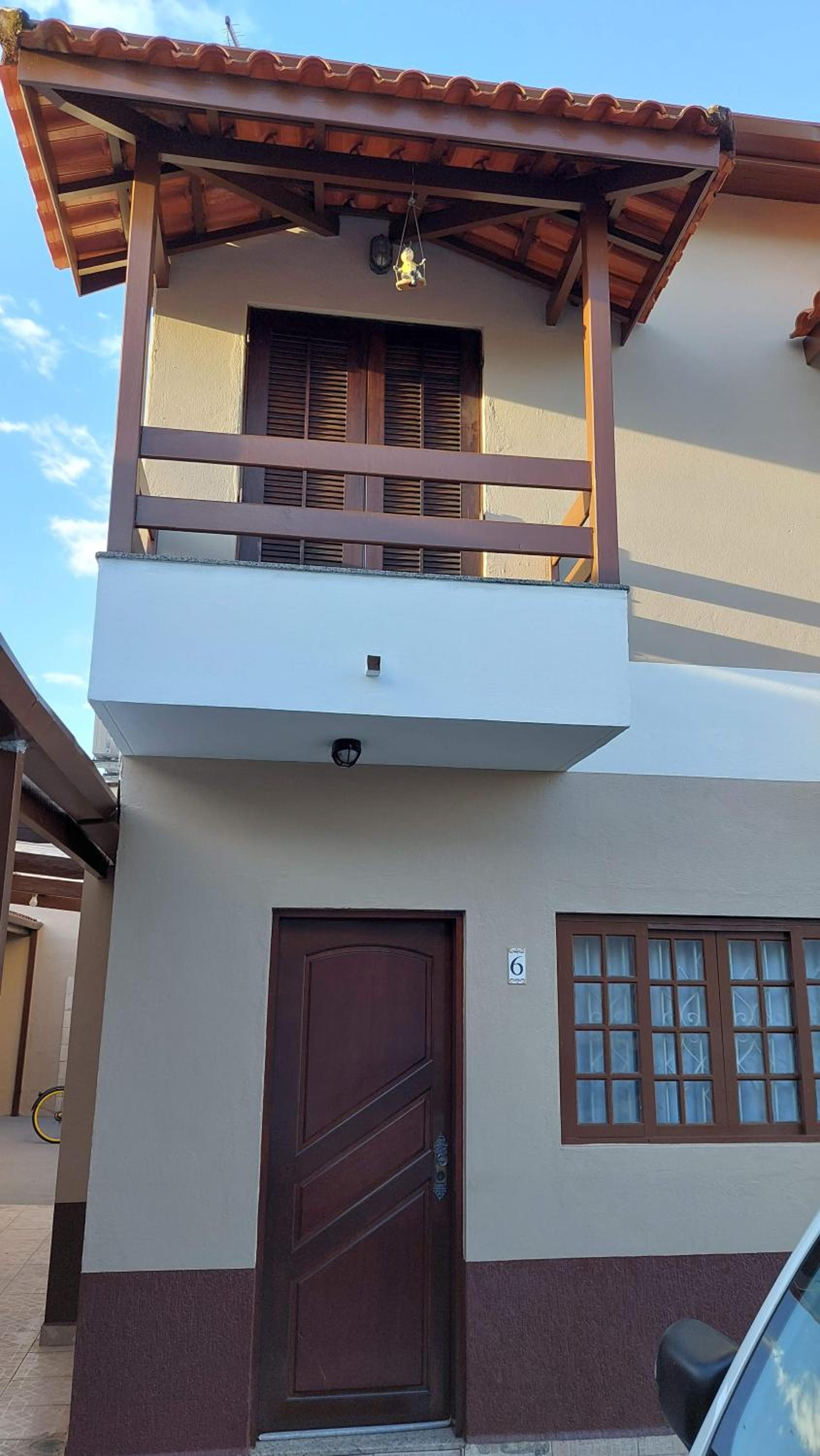 Casa aconchegante com ar condicionado para família em condomínio
