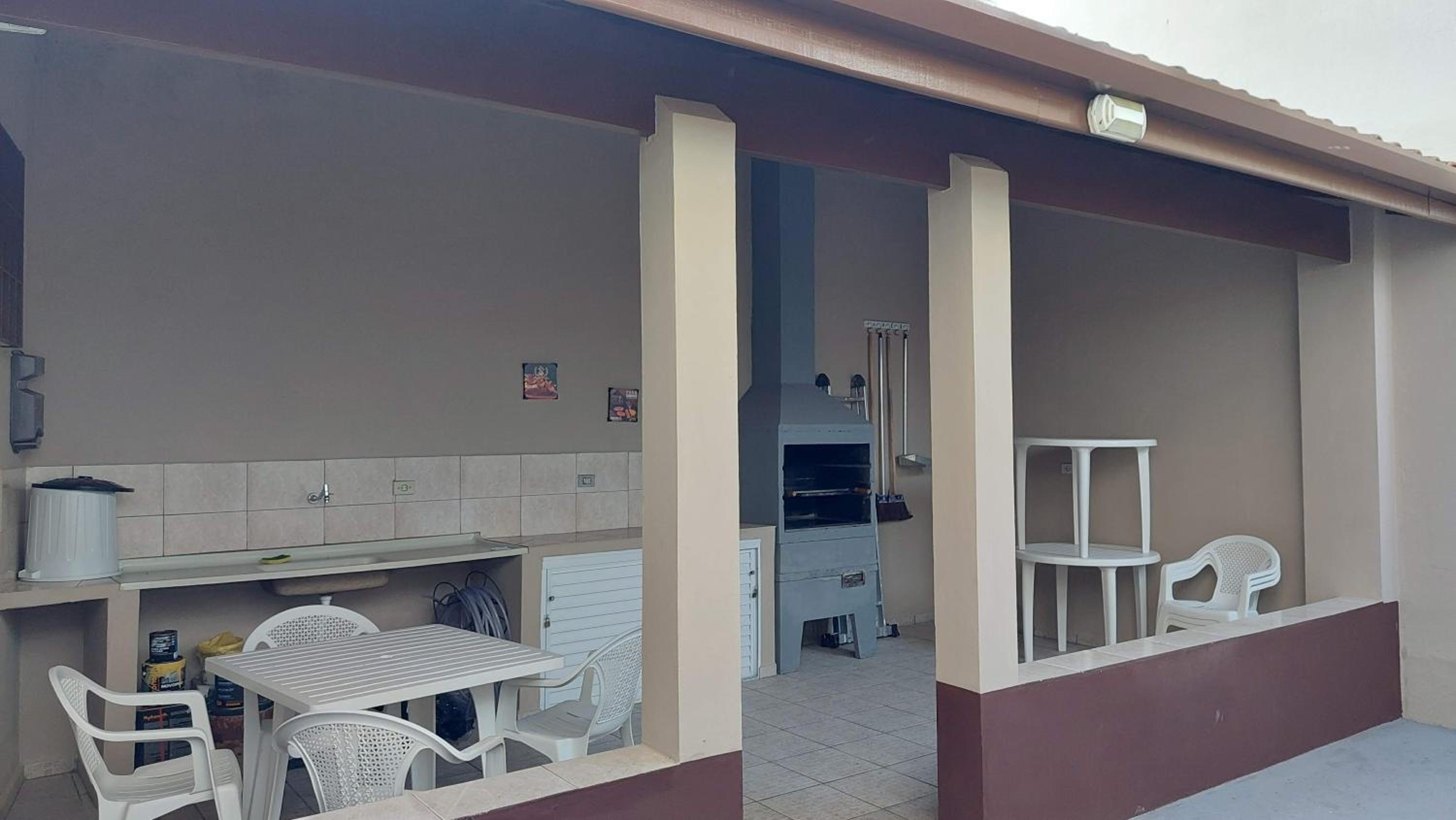 Casa aconchegante com ar condicionado para família em condomínio