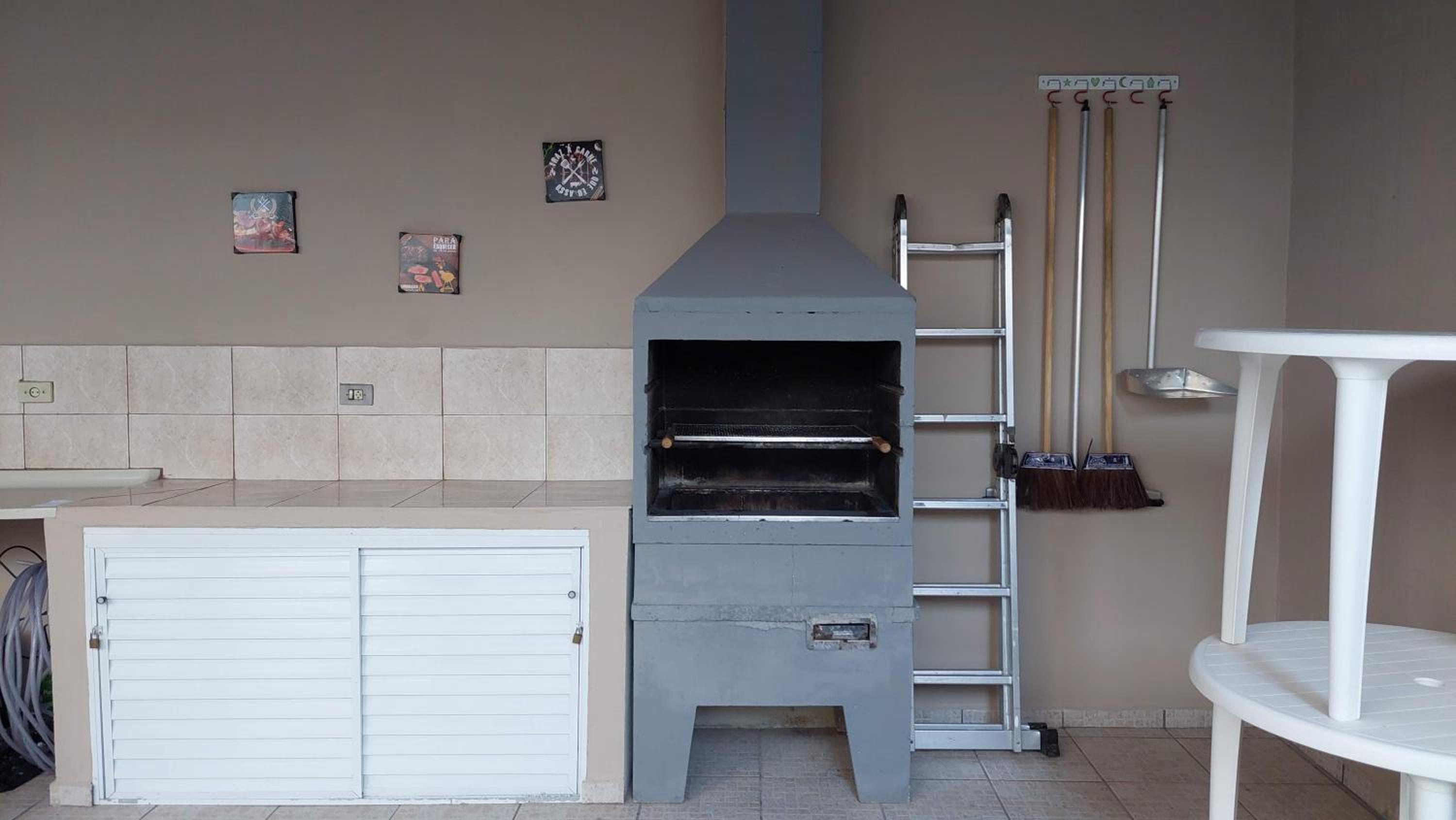 Casa aconchegante com ar condicionado para família em condomínio