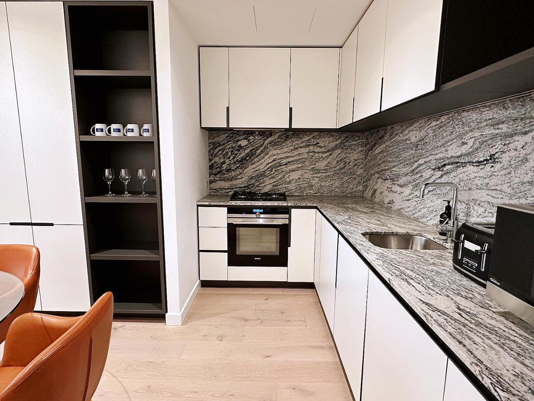 Melbourne CBD Apt with Free Car Park Ocean View