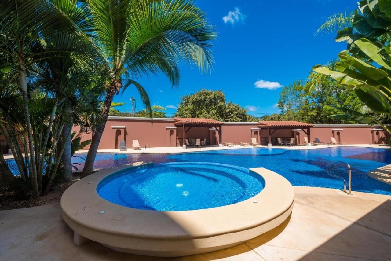 Peninsula 46 - Upscale 2bdr with Jacuzzi - Beach - Fast wifi - Gym