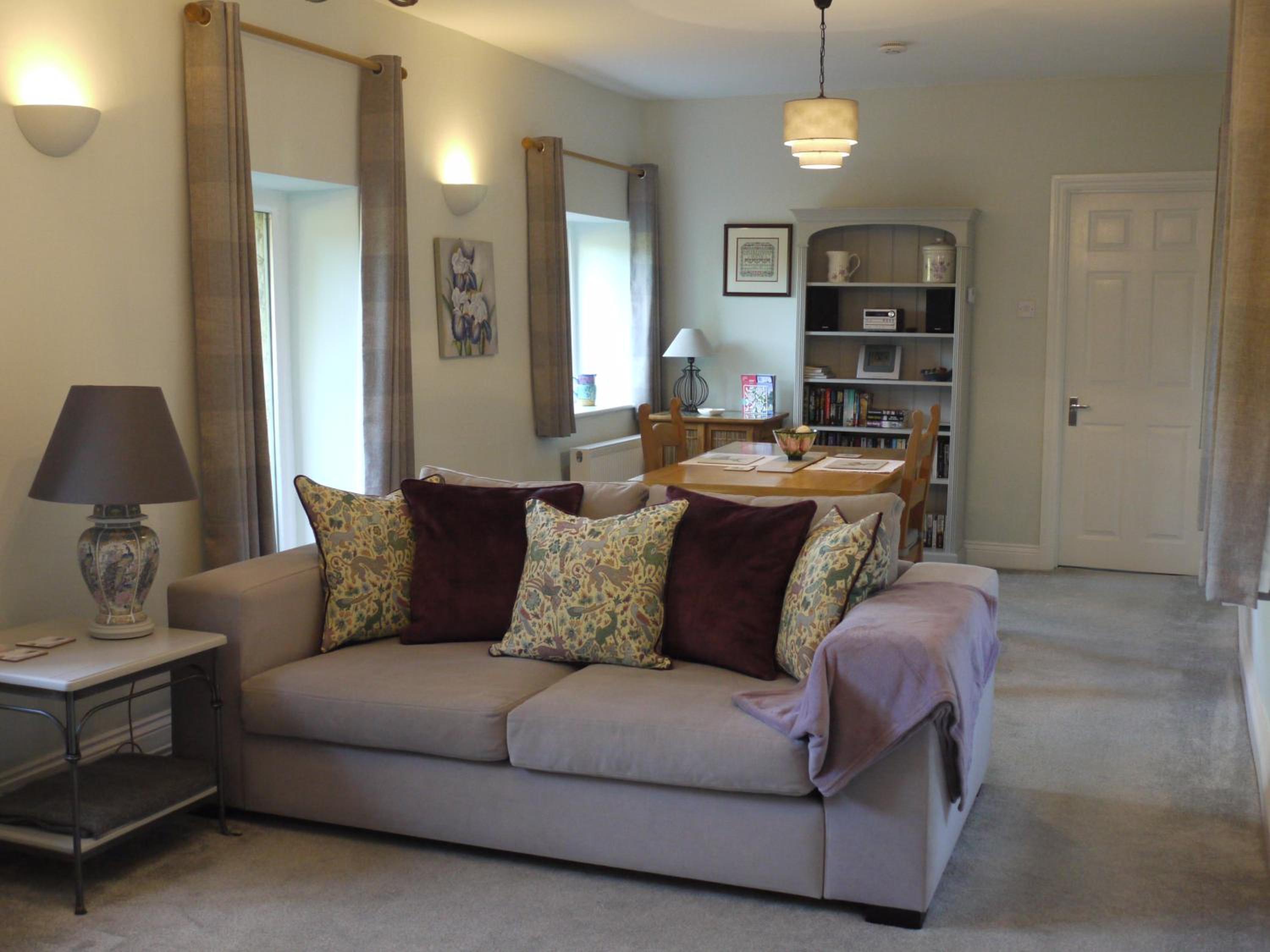Cosy Stone Cottage, The Bungalow Perrotts Brook view 4