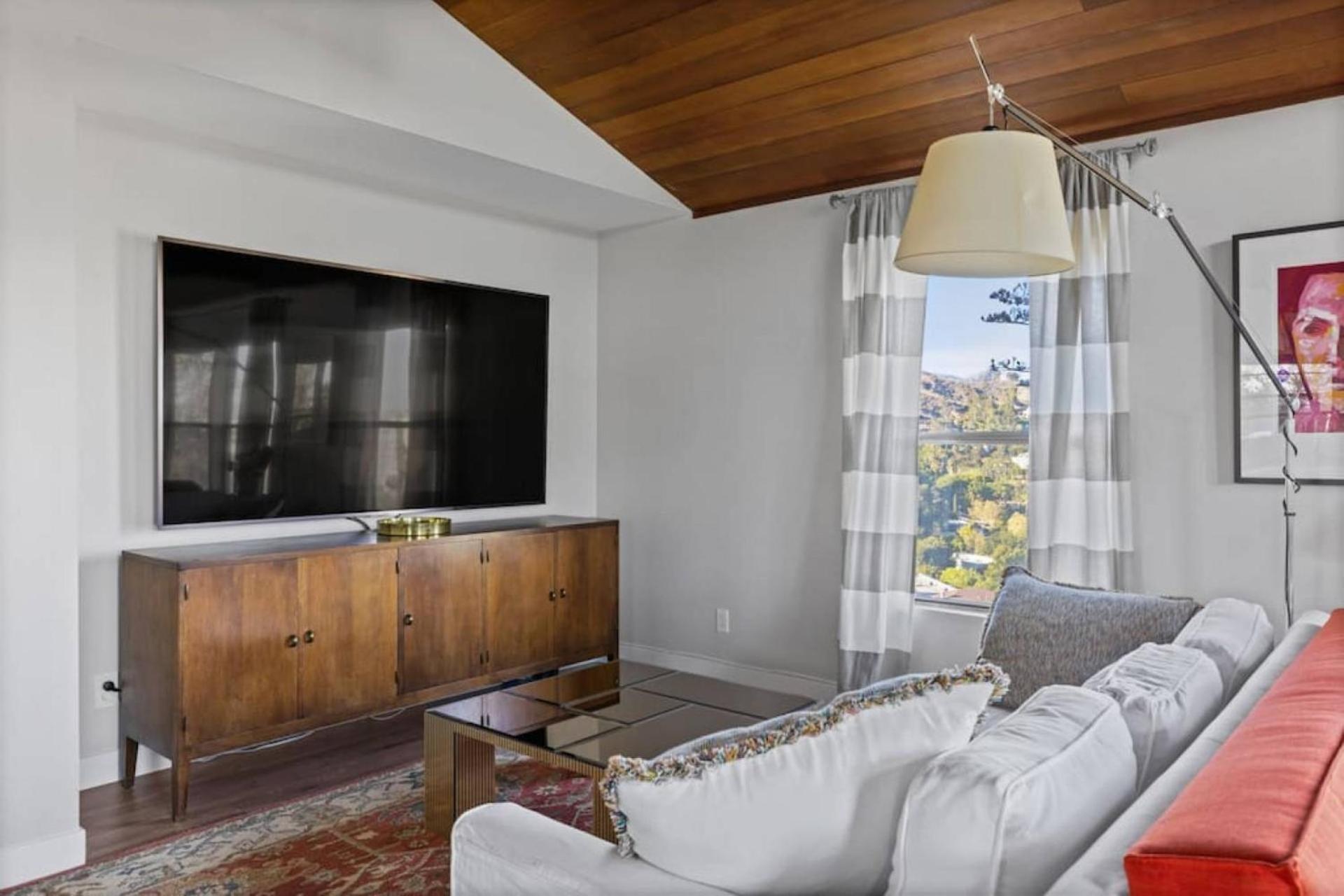 Hollywood Hideaway