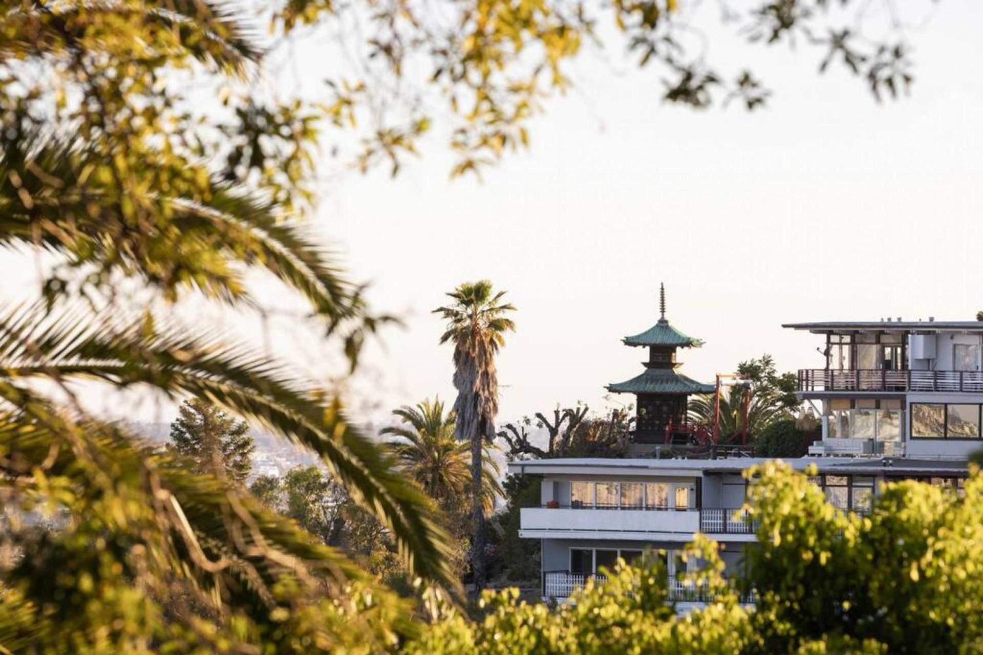 Hollywood Hideaway