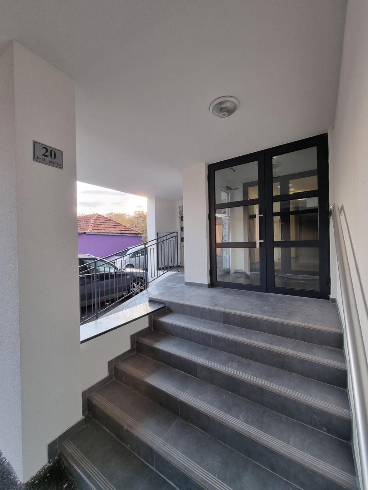 Vlyche apartment FREE PARKING view 5