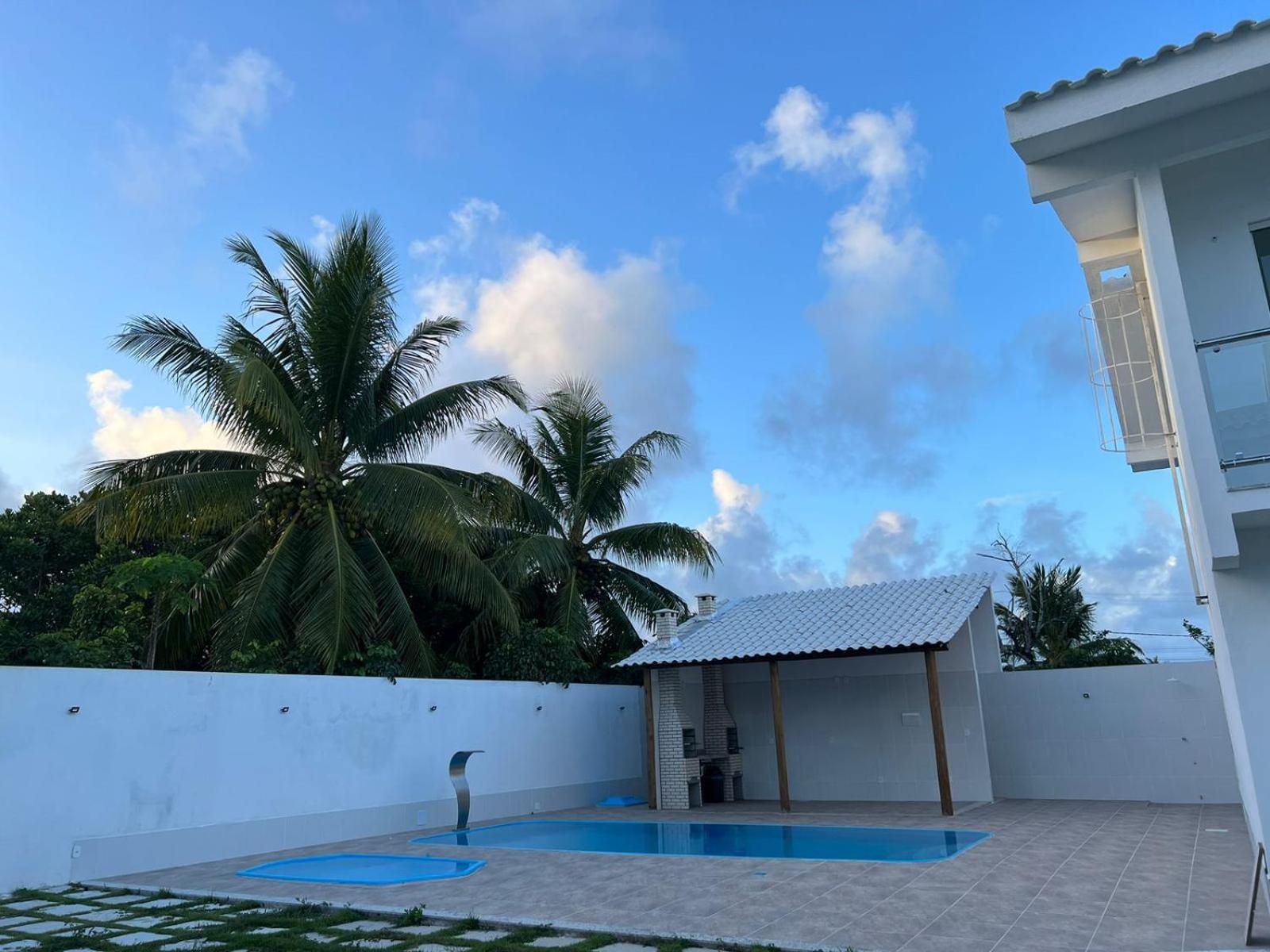 Casa para temporada 50m da praia em Condomínio 2 Suítes Ar Wi-Fi Rápida Ideal para Família