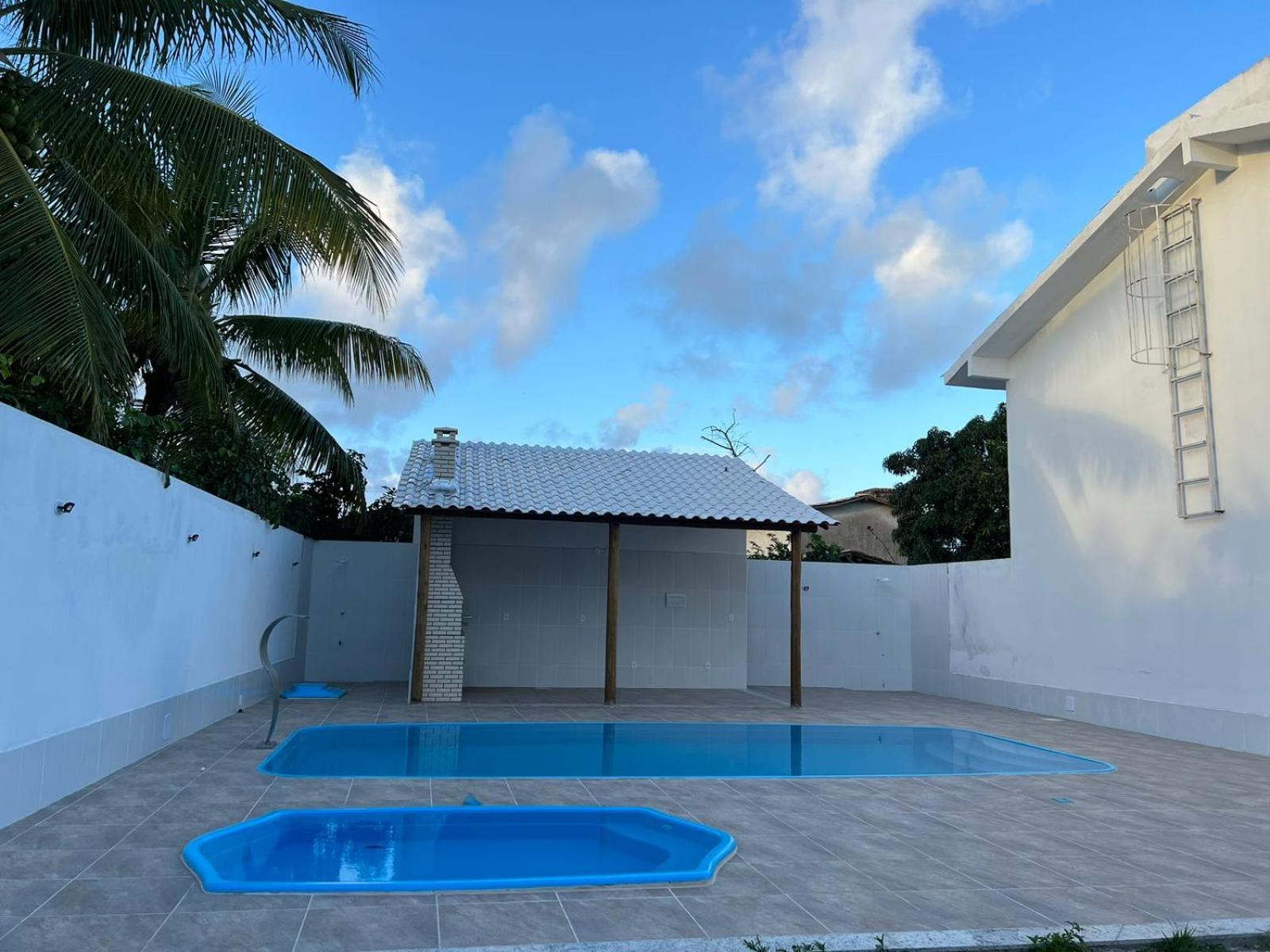 Casa para temporada 50m da praia em Condomínio 2 Suítes Ar Wi-Fi Rápida Ideal para Família