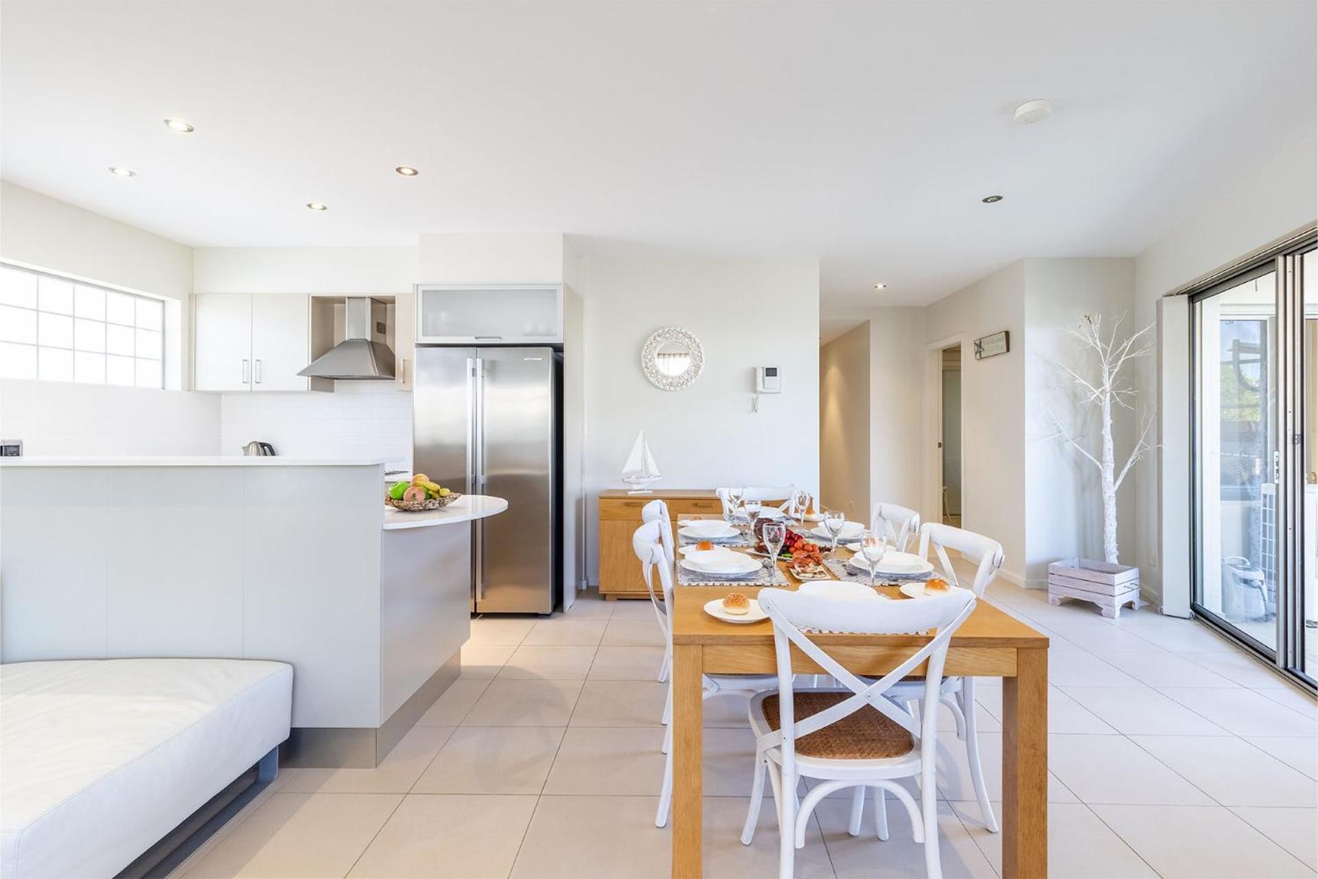Bay Break, 1 25 Voyager Cl - 50 metres to the waters edge, lift and air conditioning