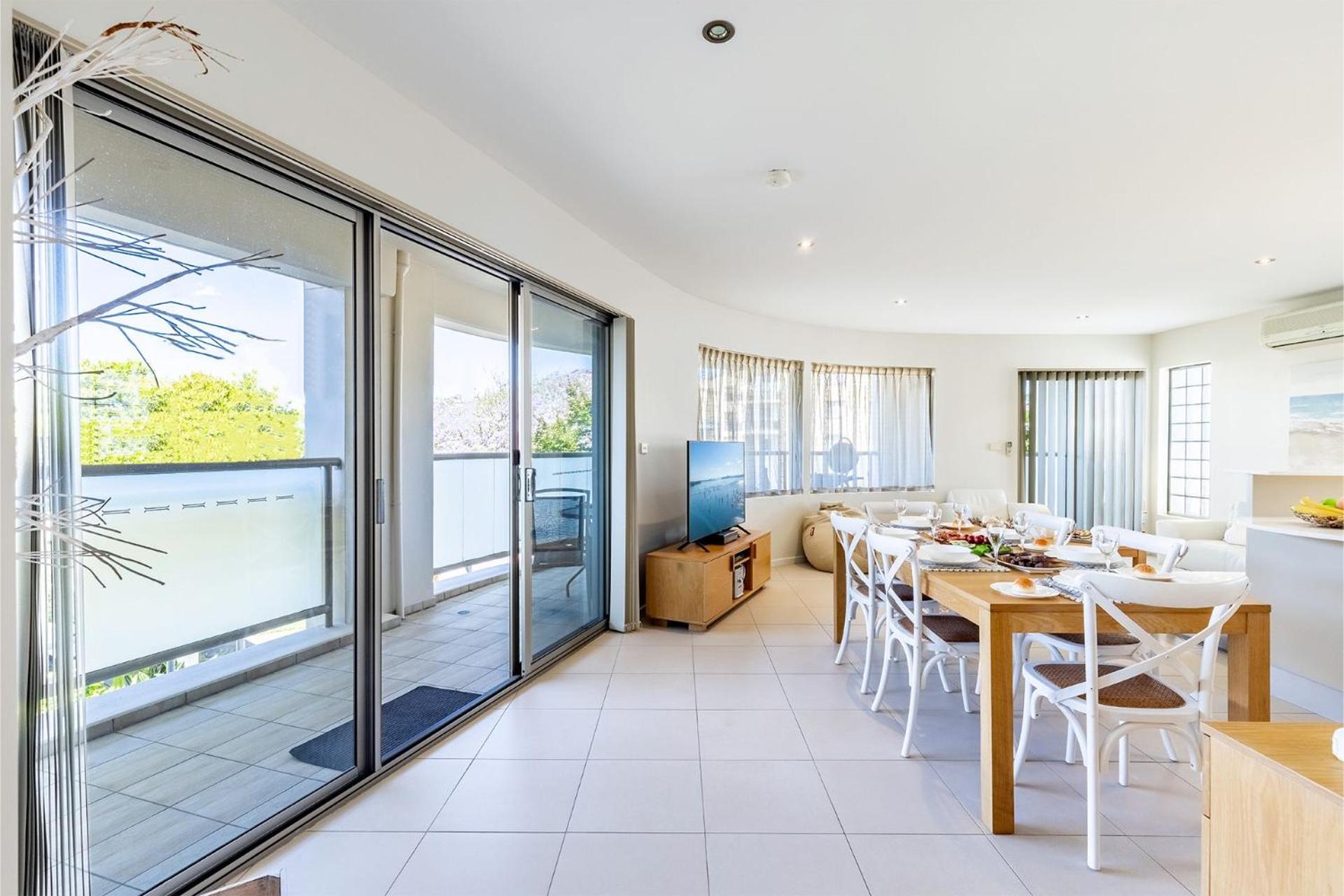 Bay Break, 1 25 Voyager Cl - 50 metres to the waters edge, lift and air conditioning