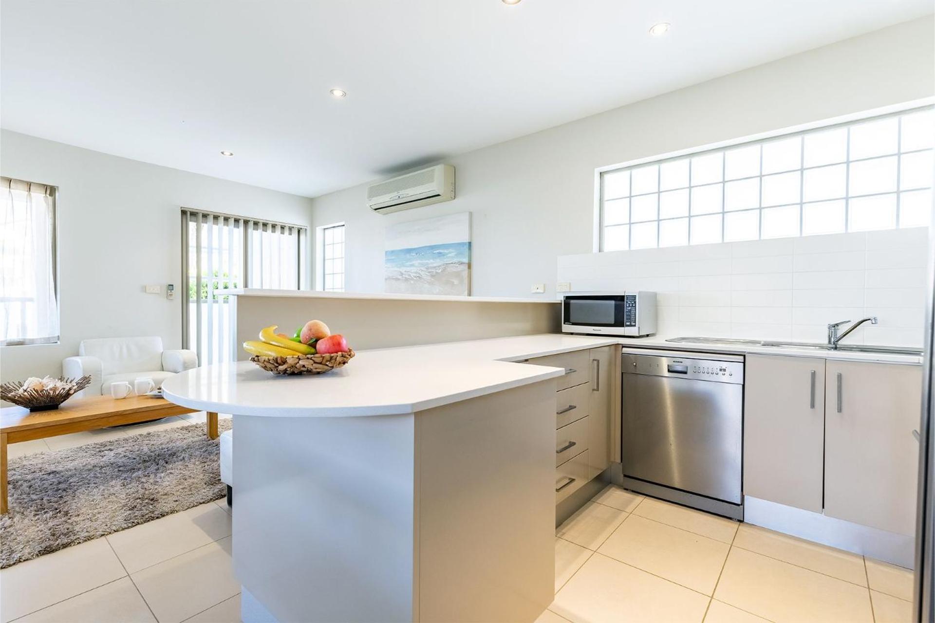 Bay Break, 1 25 Voyager Cl - 50 metres to the waters edge, lift and air conditioning