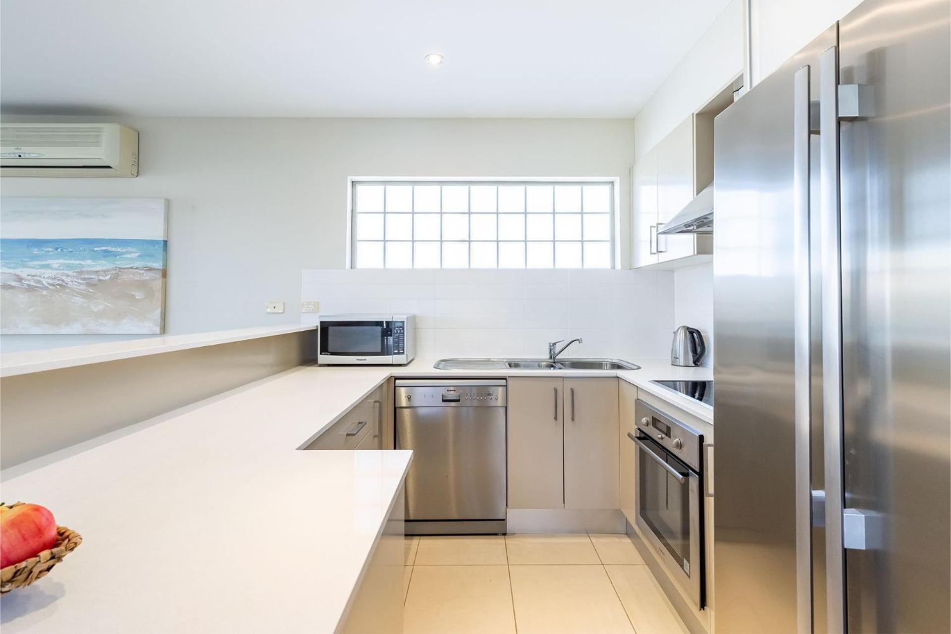 Bay Break, 1 25 Voyager Cl - 50 metres to the waters edge, lift and air conditioning