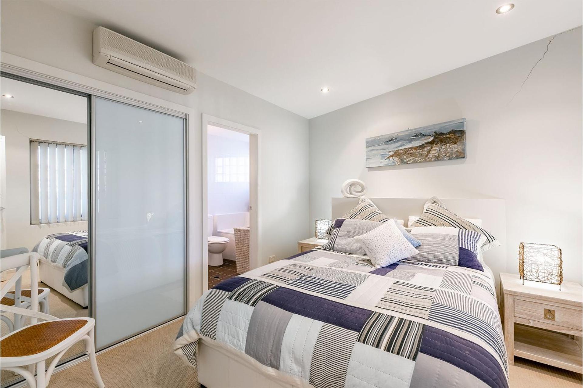 Bay Break, 1 25 Voyager Cl - 50 metres to the waters edge, lift and air conditioning
