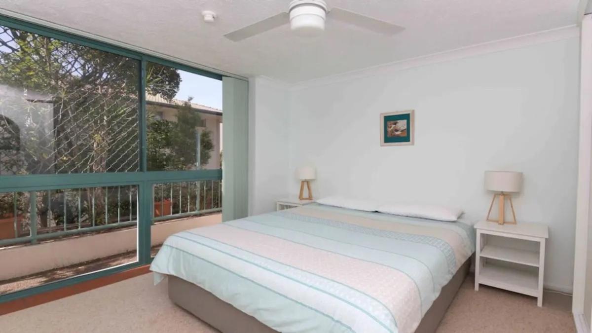 Burleigh Terraces - Hosted by Burleigh Letting