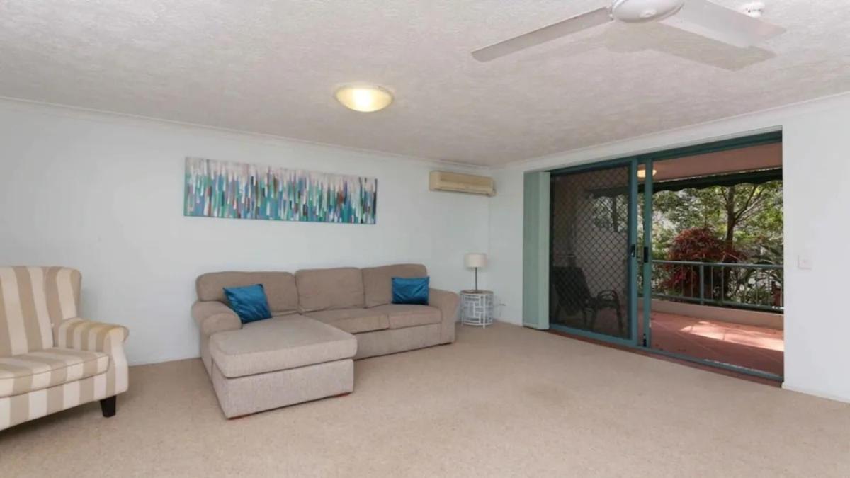 Burleigh Terraces - Hosted by Burleigh Letting