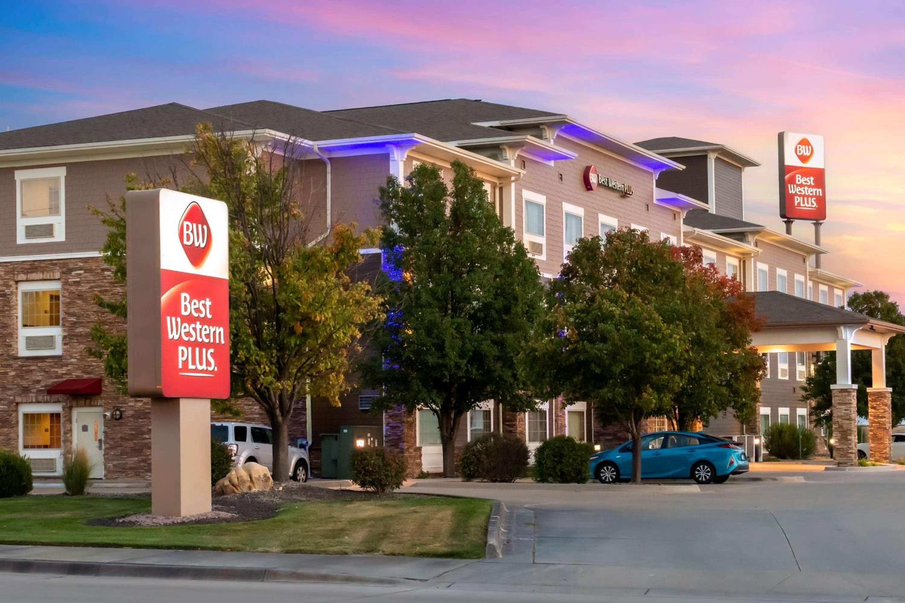 Hays Vacations - Best Western Plus Butterfield Inn - Property Image 1