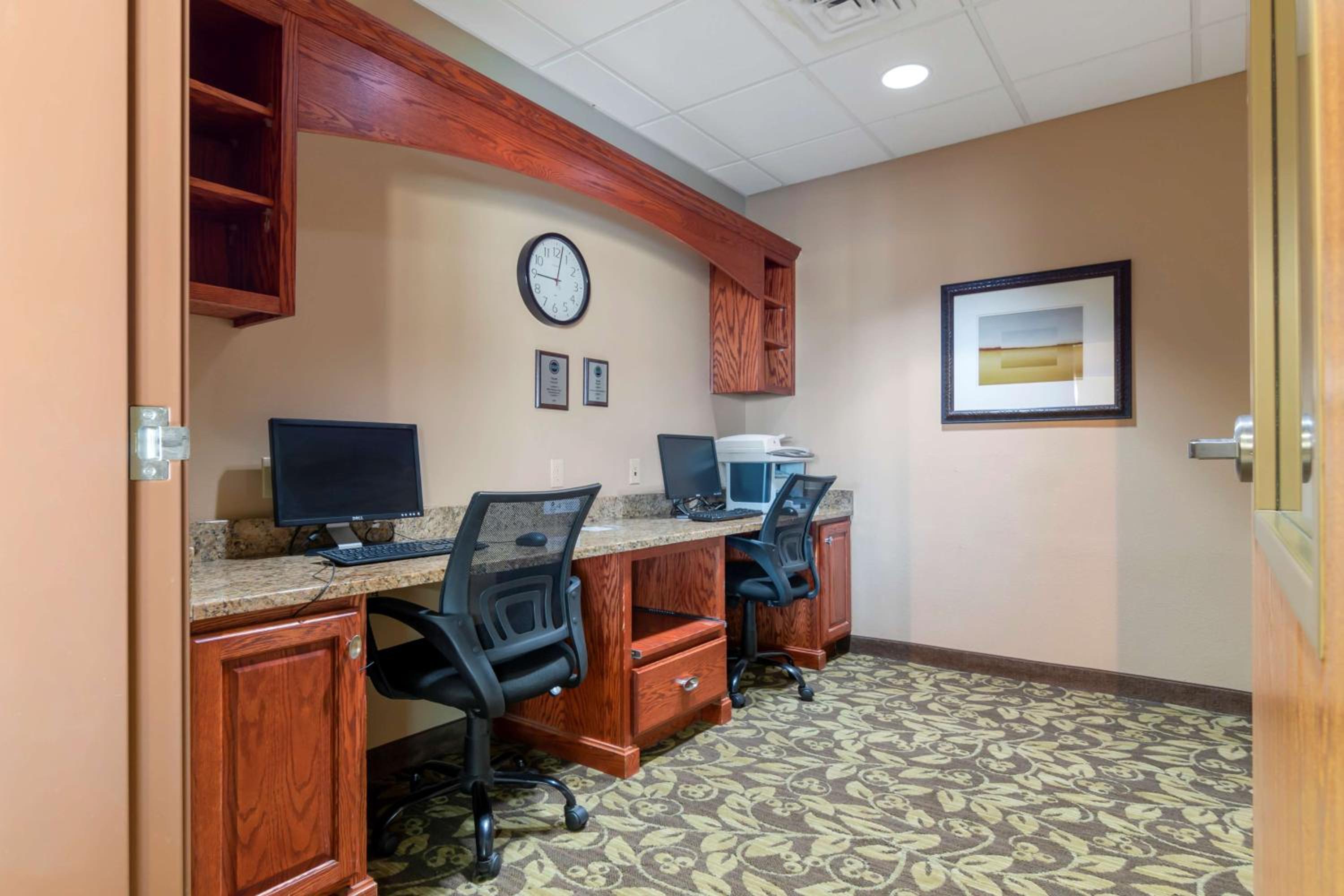 Best Western Plus Butterfield Inn