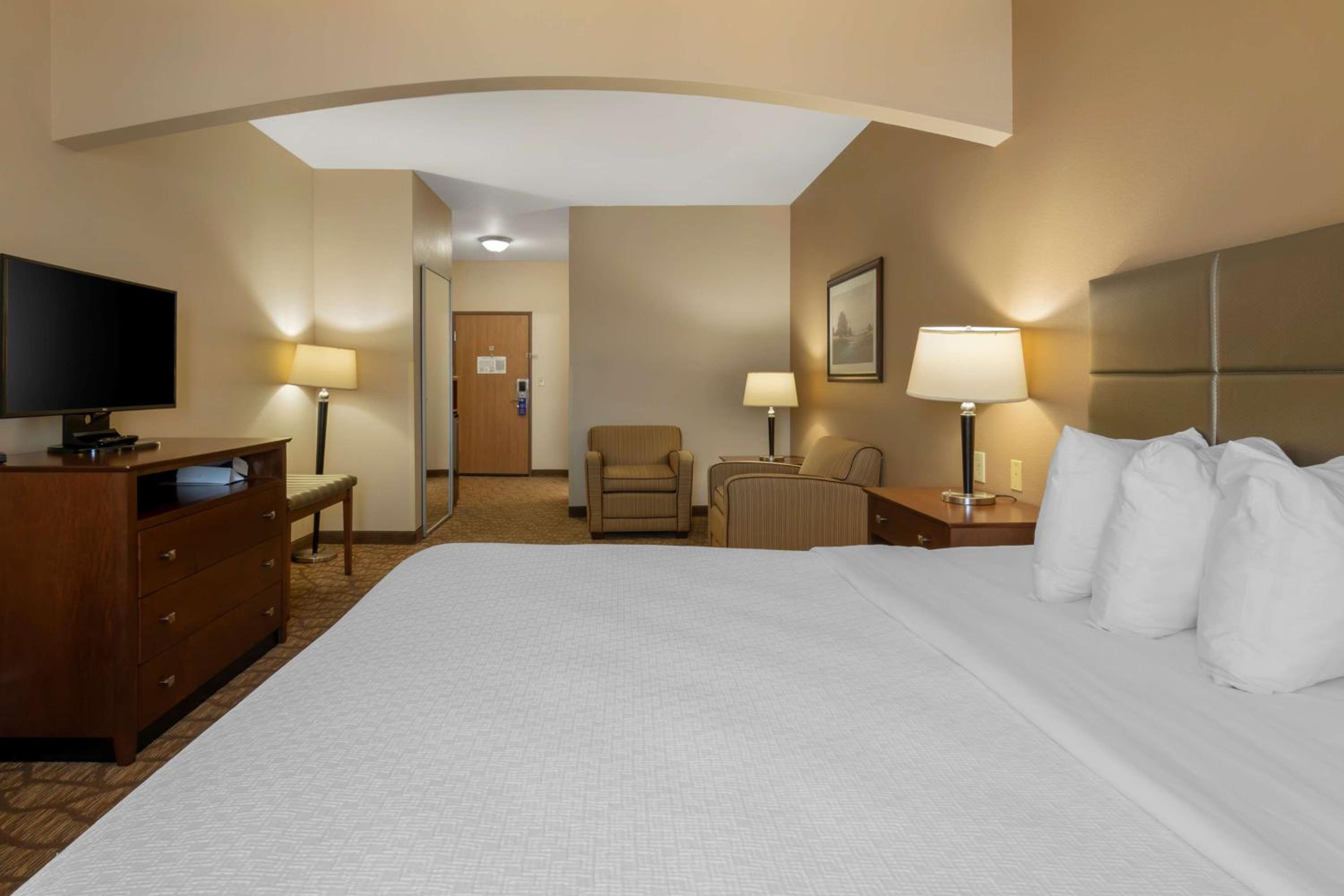 Hays Vacations - Best Western Plus Butterfield Inn - Property Image 6
