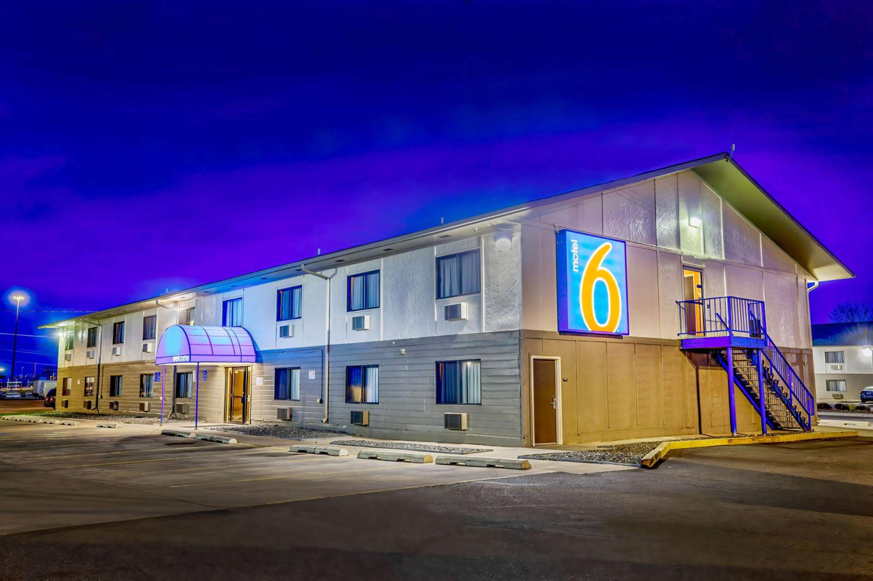 Hotel Motel 6-Duluth, MN - Image 1