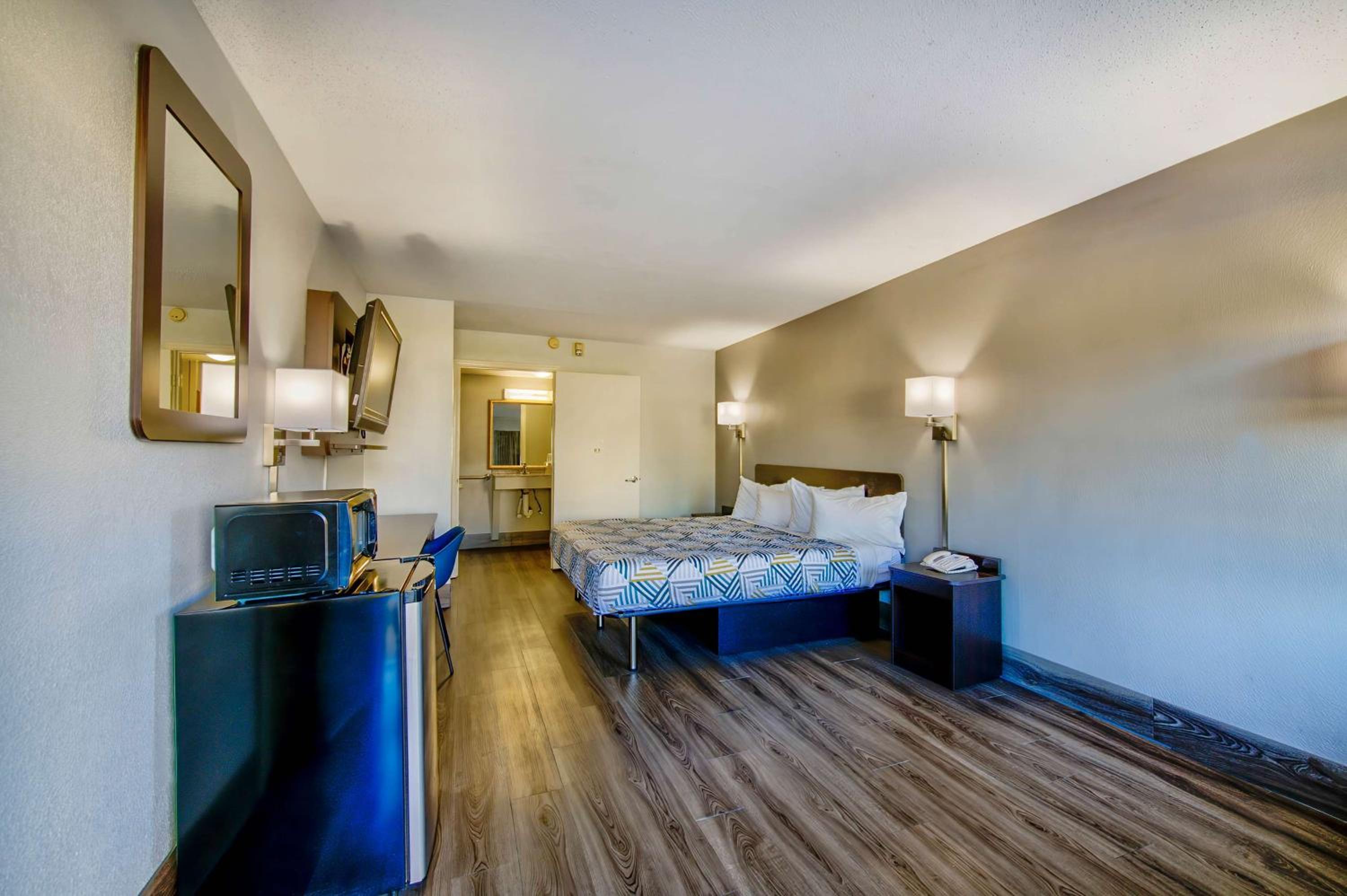 Birmingham Vacations - Motel 6 Birmingham, AL - Medical Center - Property Image 3