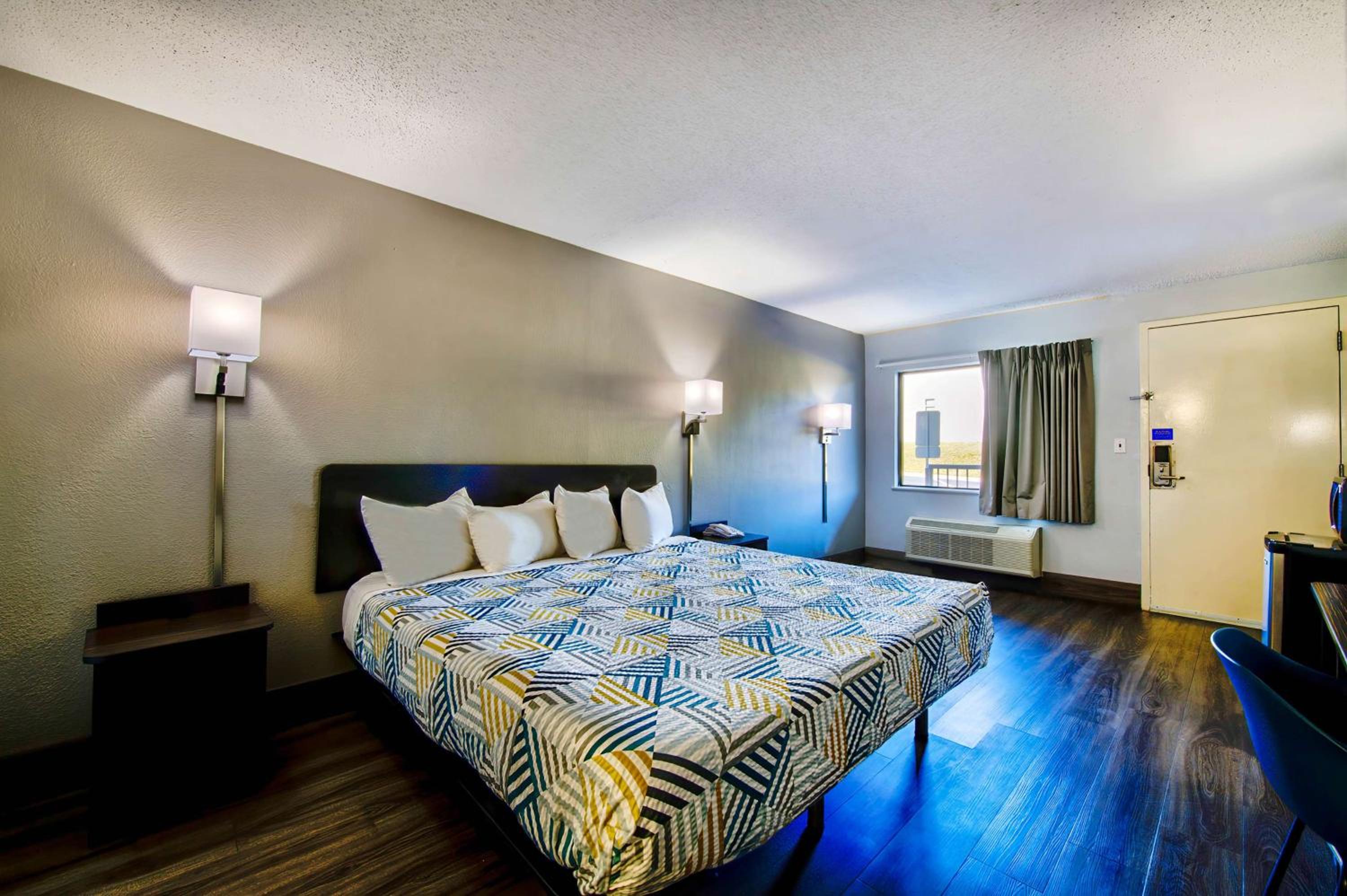 Birmingham Vacations - Motel 6 Birmingham, AL - Medical Center - Property Image 4