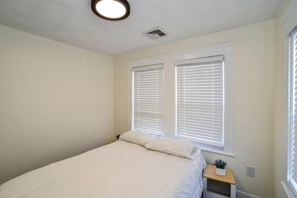 Boston Vacations - Modern Three Bedroom Condo - Boston - Property Image 4