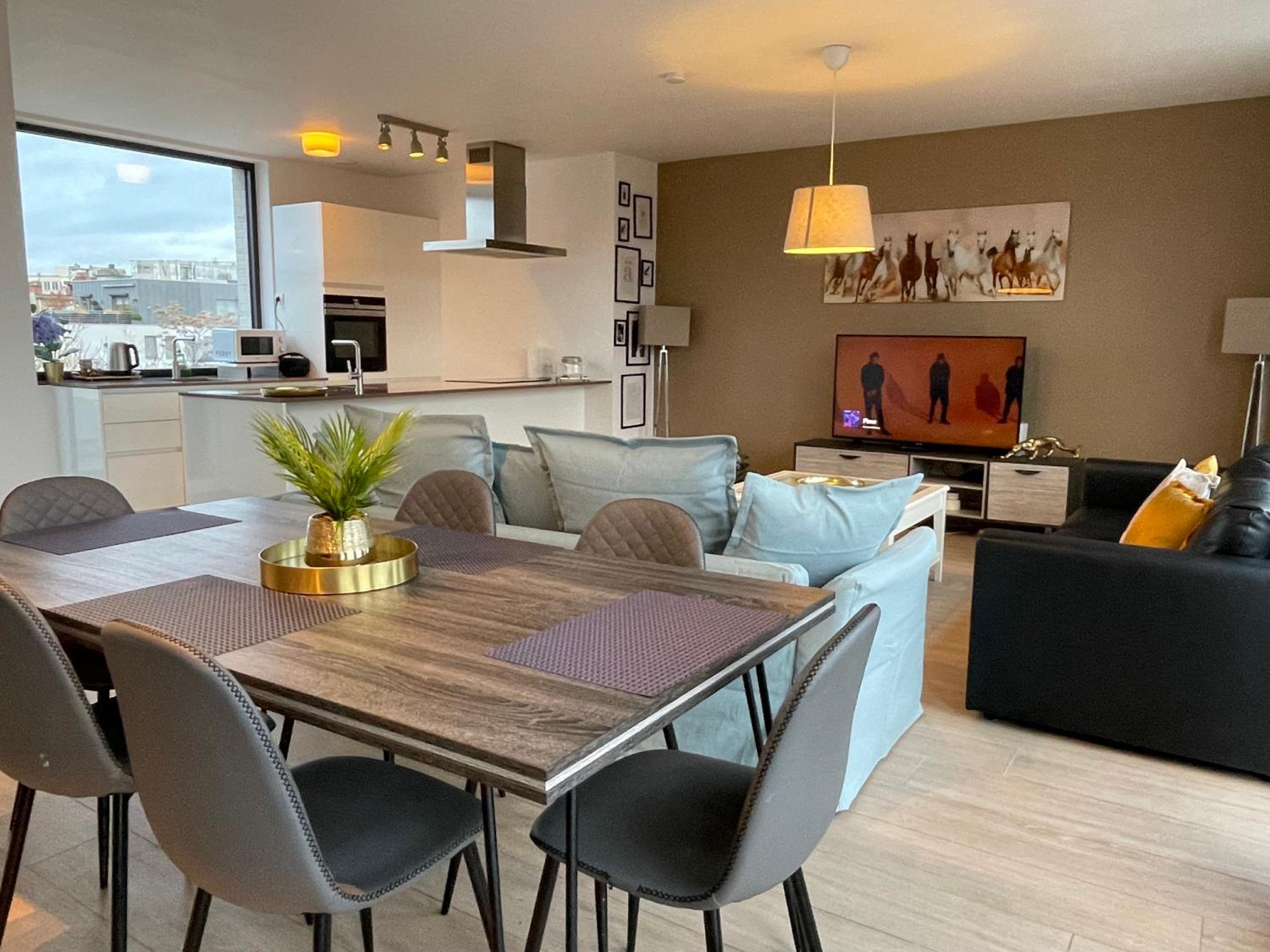 OneLuxStay near Diamond District