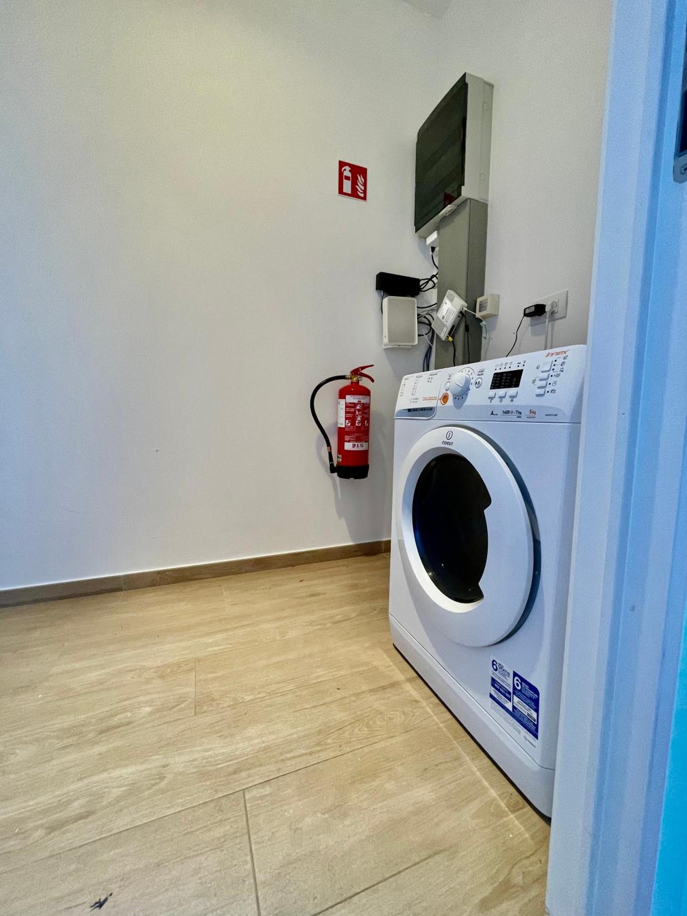 OneLuxStay near Diamond District