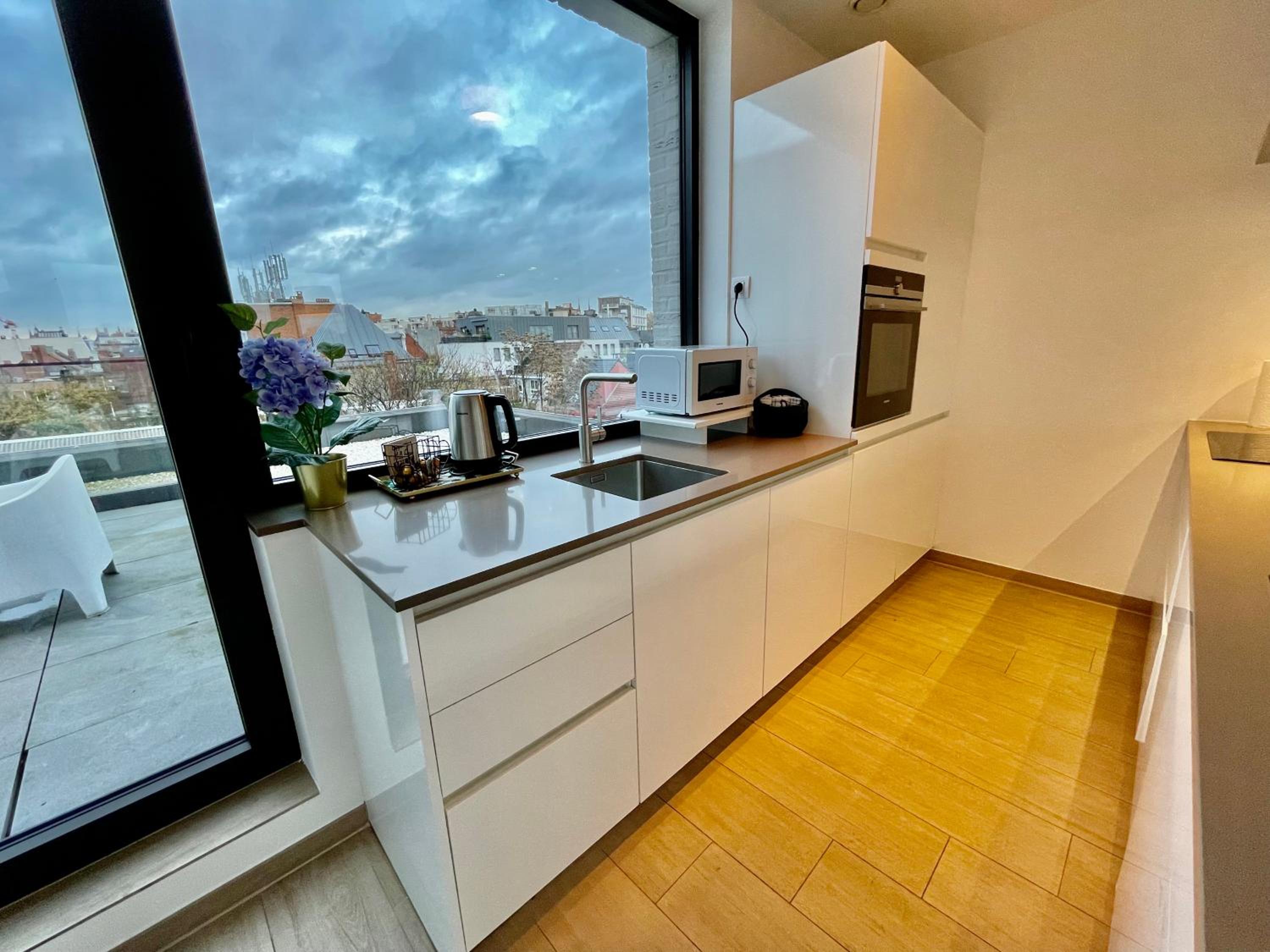 OneLuxStay near Diamond District
