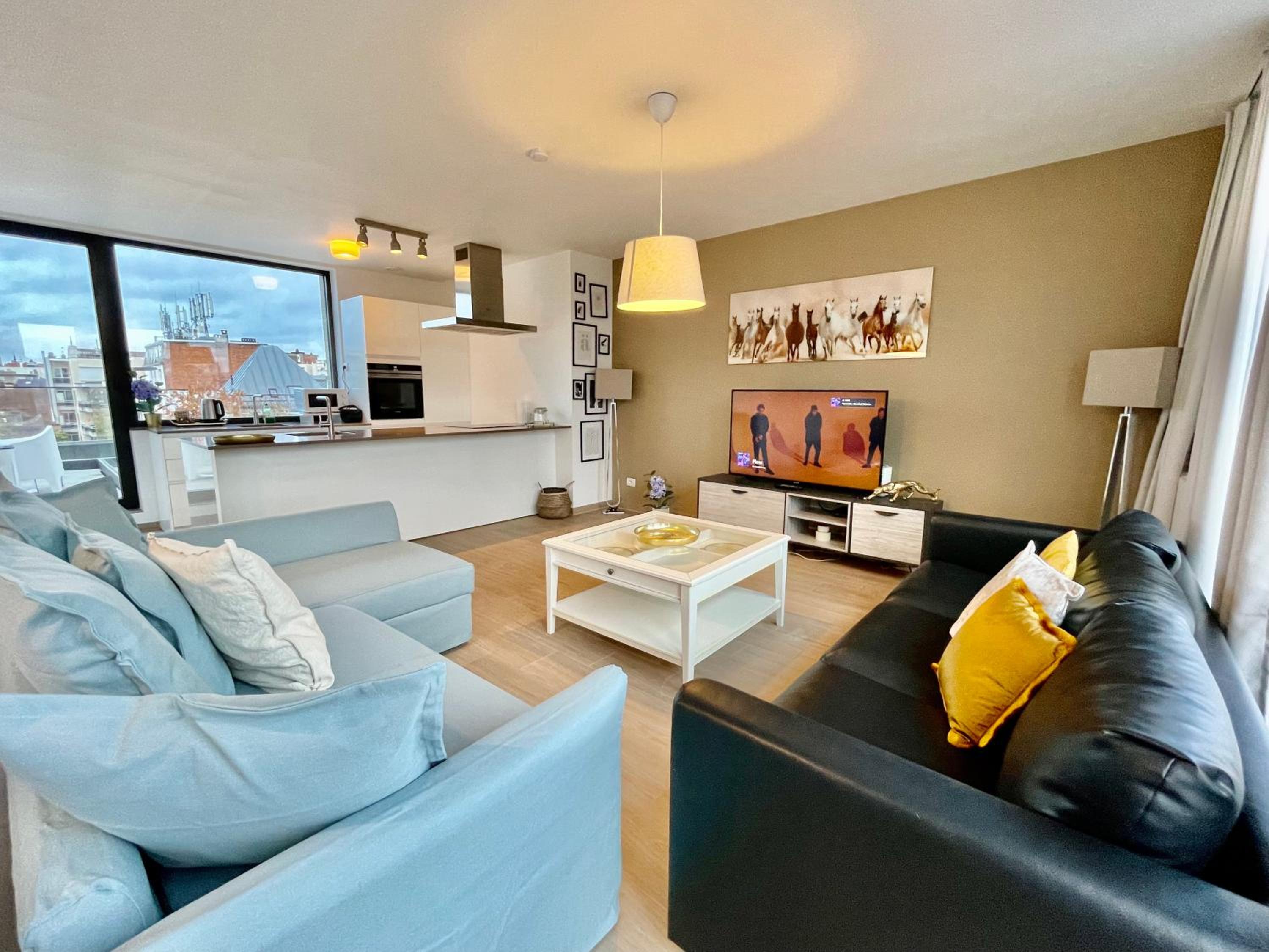 OneLuxStay near Diamond District