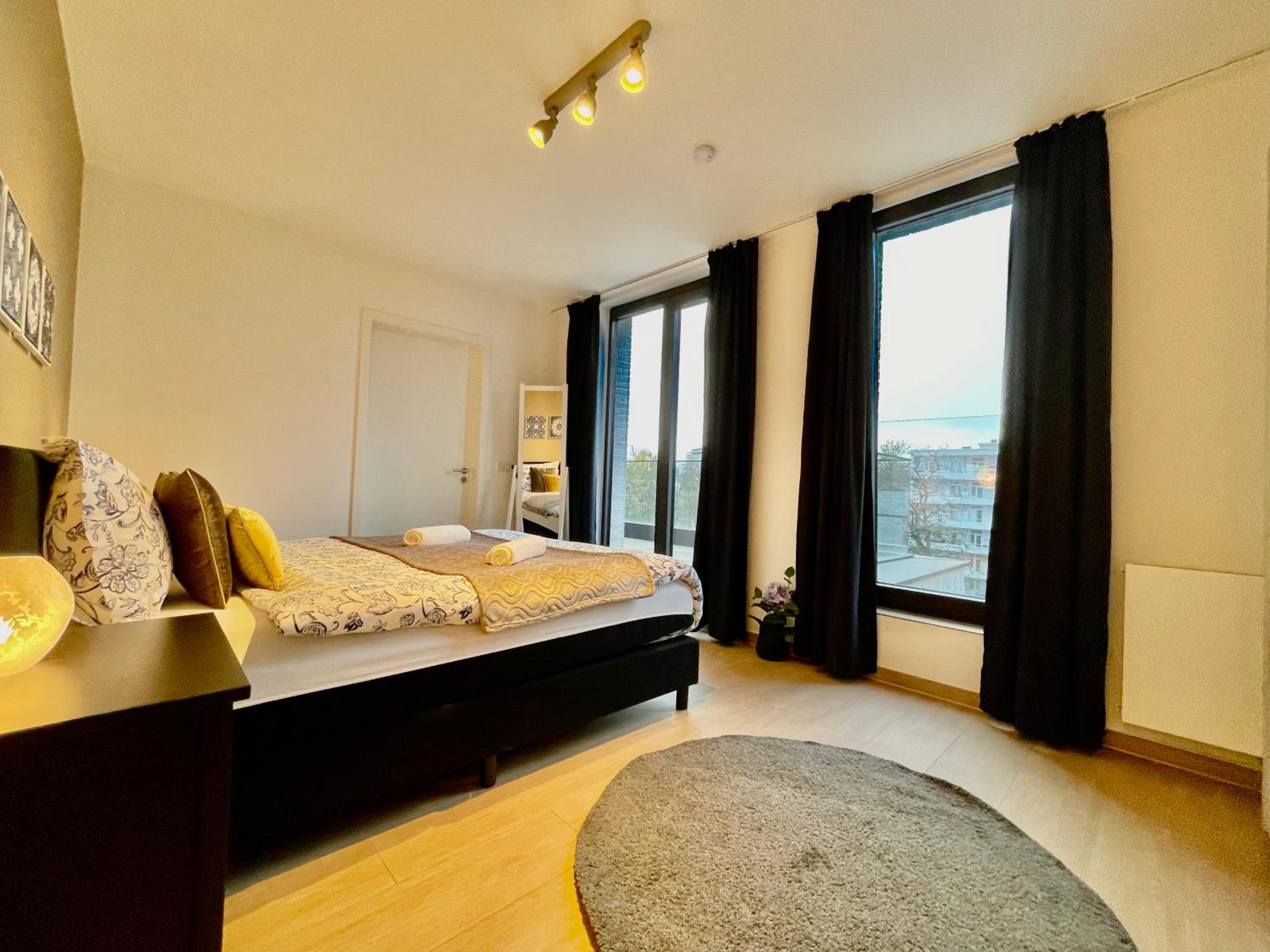 OneLuxStay near Diamond District