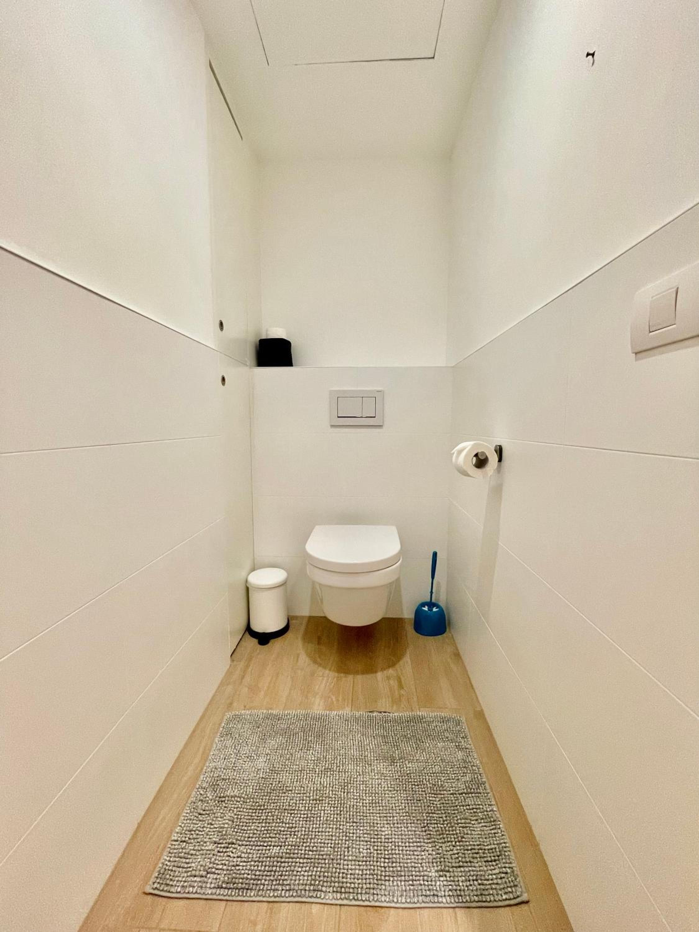OneLuxStay near Diamond District