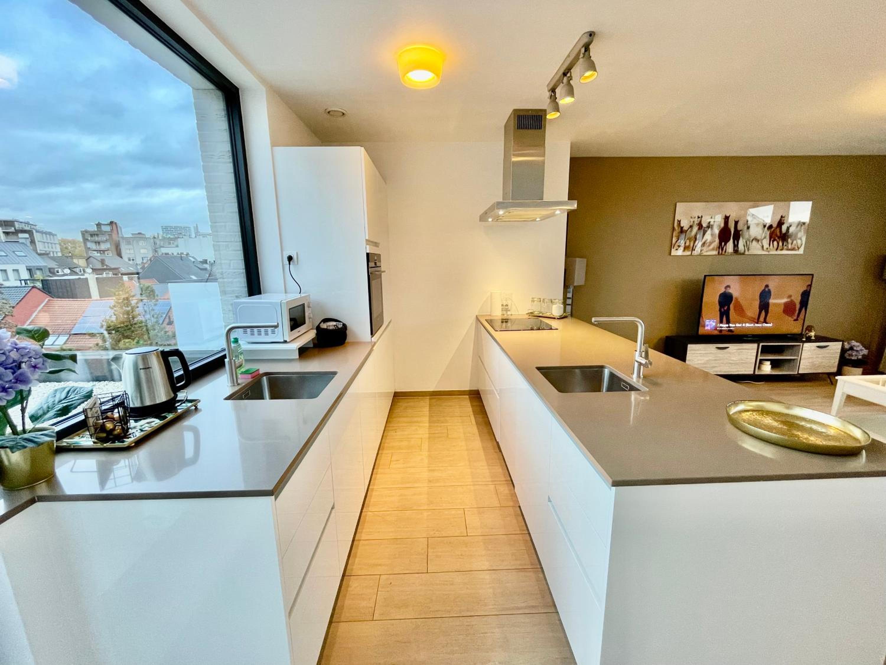 OneLuxStay near Diamond District