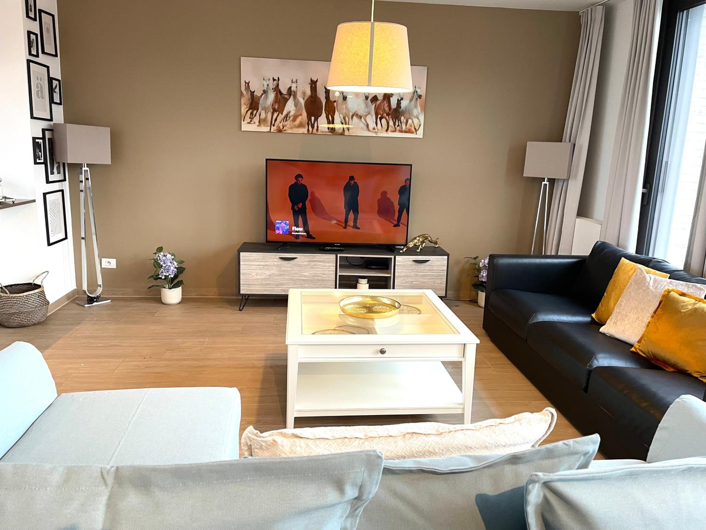 OneLuxStay near Diamond District