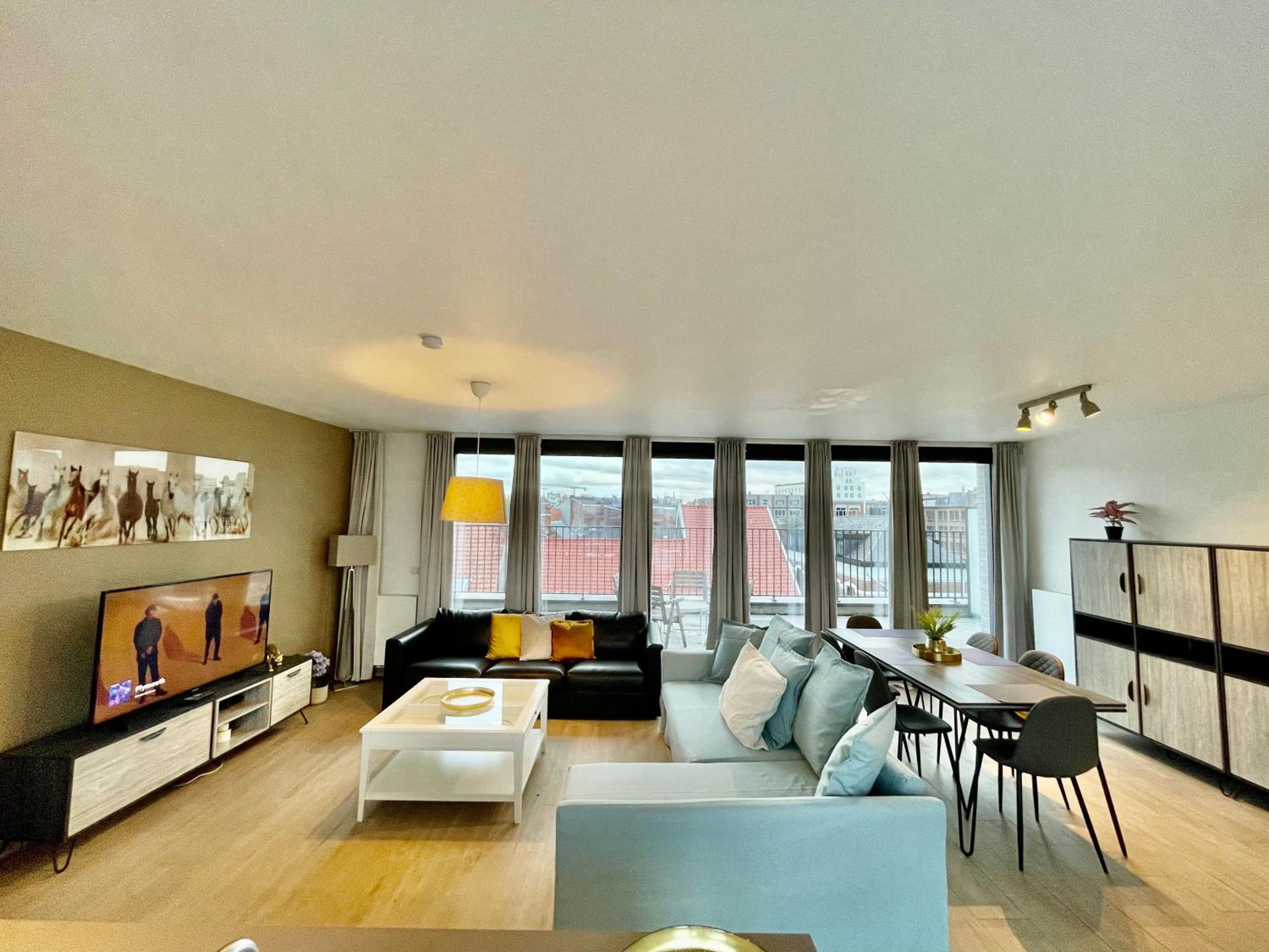 OneLuxStay near Diamond District