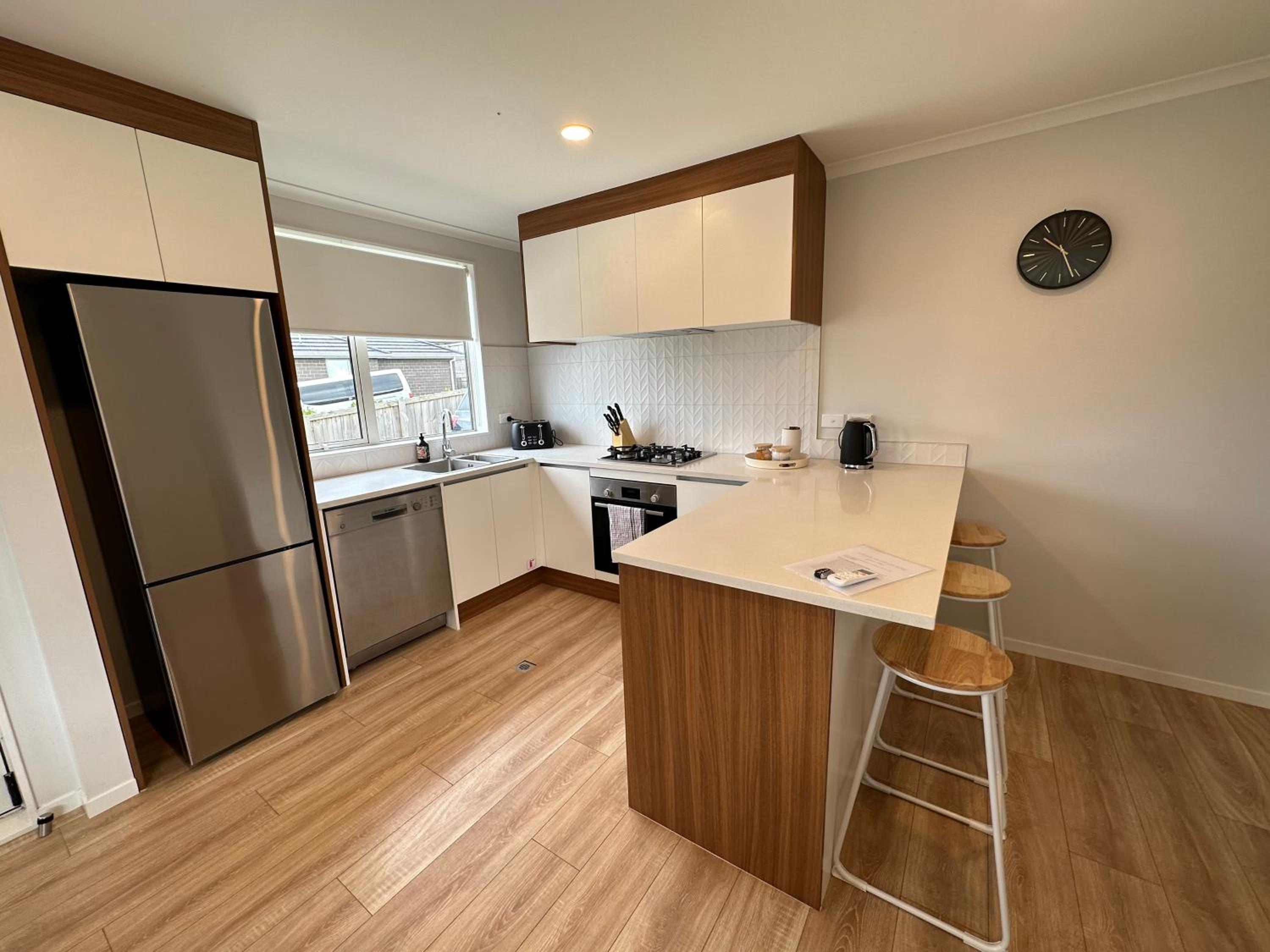 Cosy Self Contained 2 Bedroom Townhouse view 3